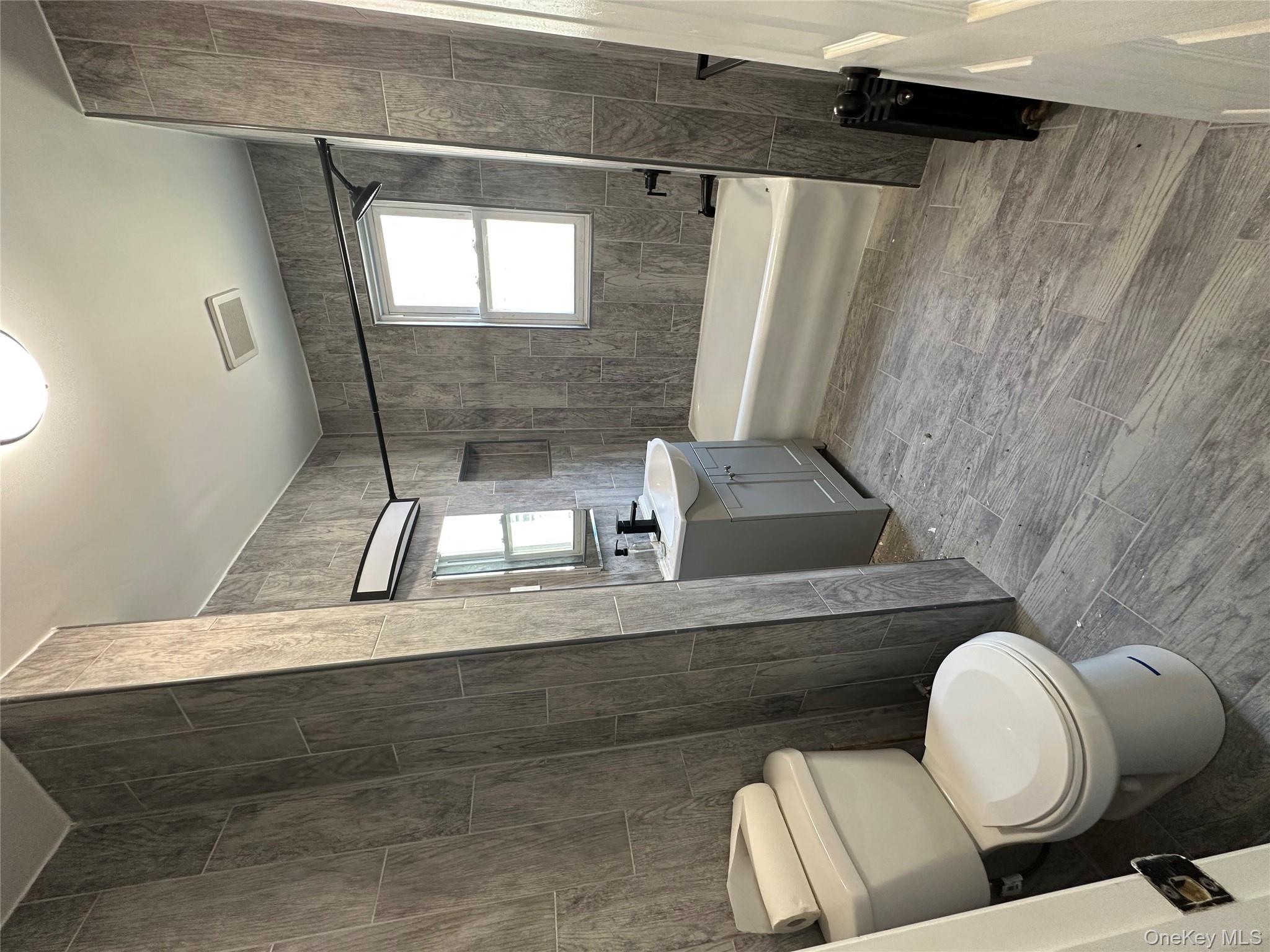 #4 photo, 5783 Mosholu Avenue, ブロンクス区 Bronx , NY 10471