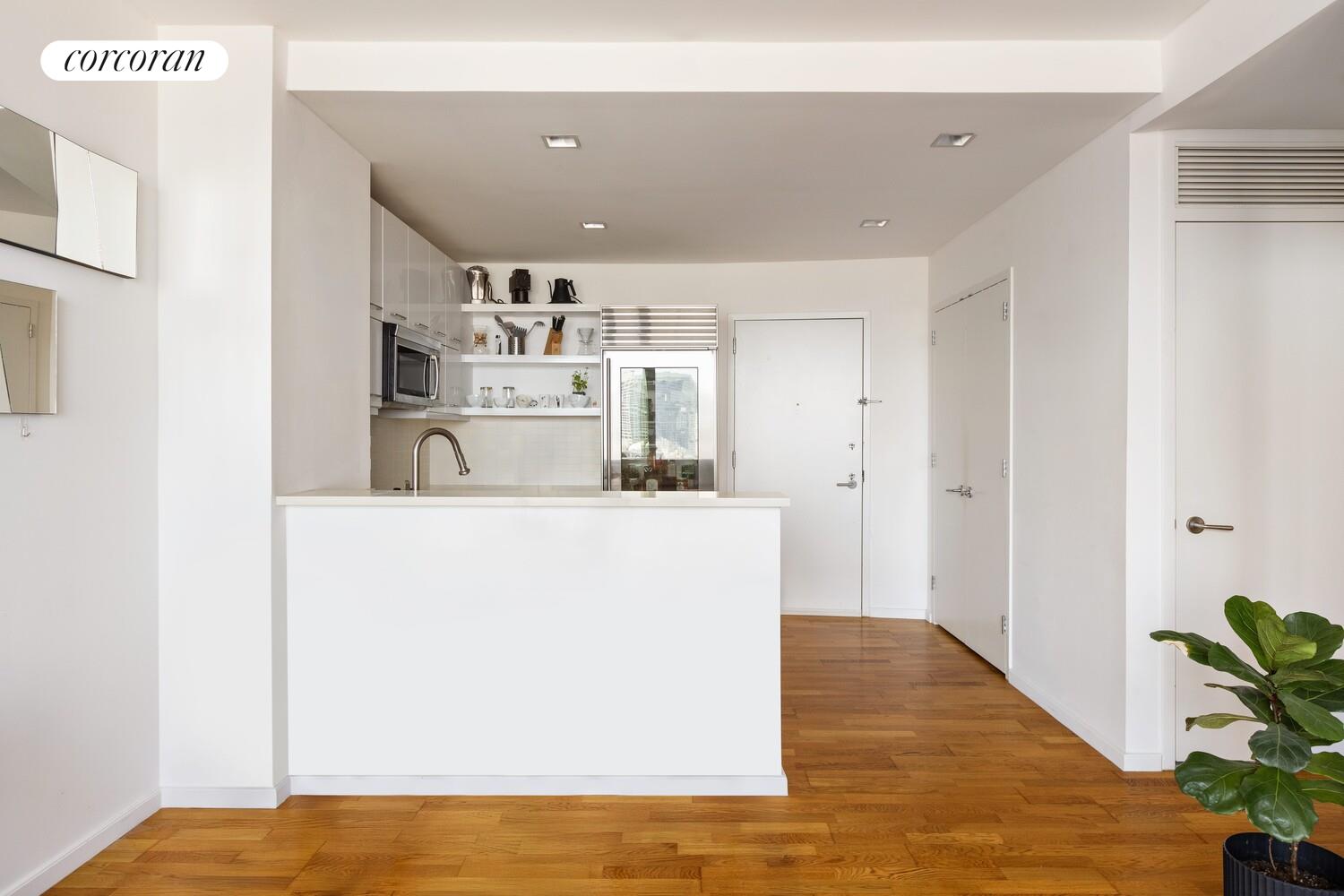 #6 photo, 635 W 42ND Street, マンハッタン Hells Kitchen , NY 10036