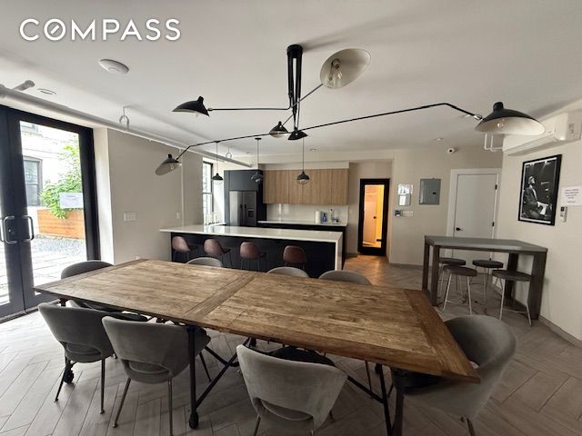 #15 photo, 24-75 38th Street, クイーンズ区 Astoria , NY 11103