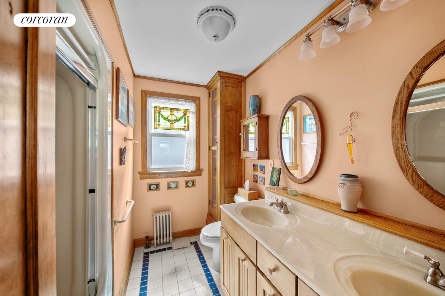 #10 photo, 78-30 64TH Lane, クイーンズ区 Glendale , NY 11385