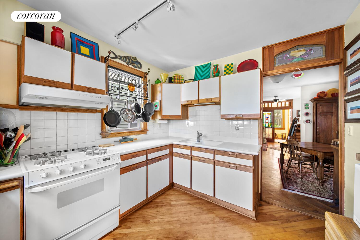 #5 photo, 78-30 64TH Lane, クイーンズ区 Glendale , NY 11385