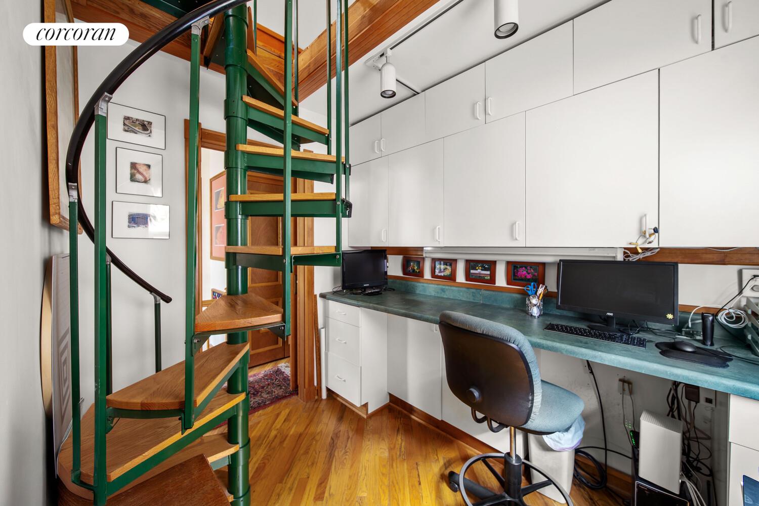 #8 photo, 78-30 64TH Lane, クイーンズ区 Glendale , NY 11385