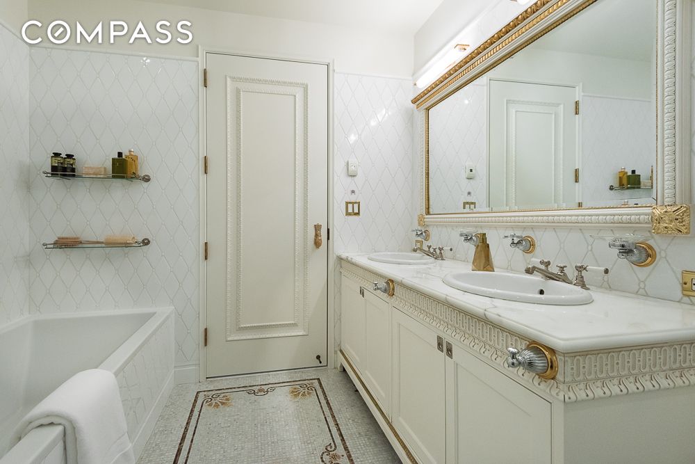 #14 photo, 1 Central Park S, マンハッタン Central Park South , NY 10019