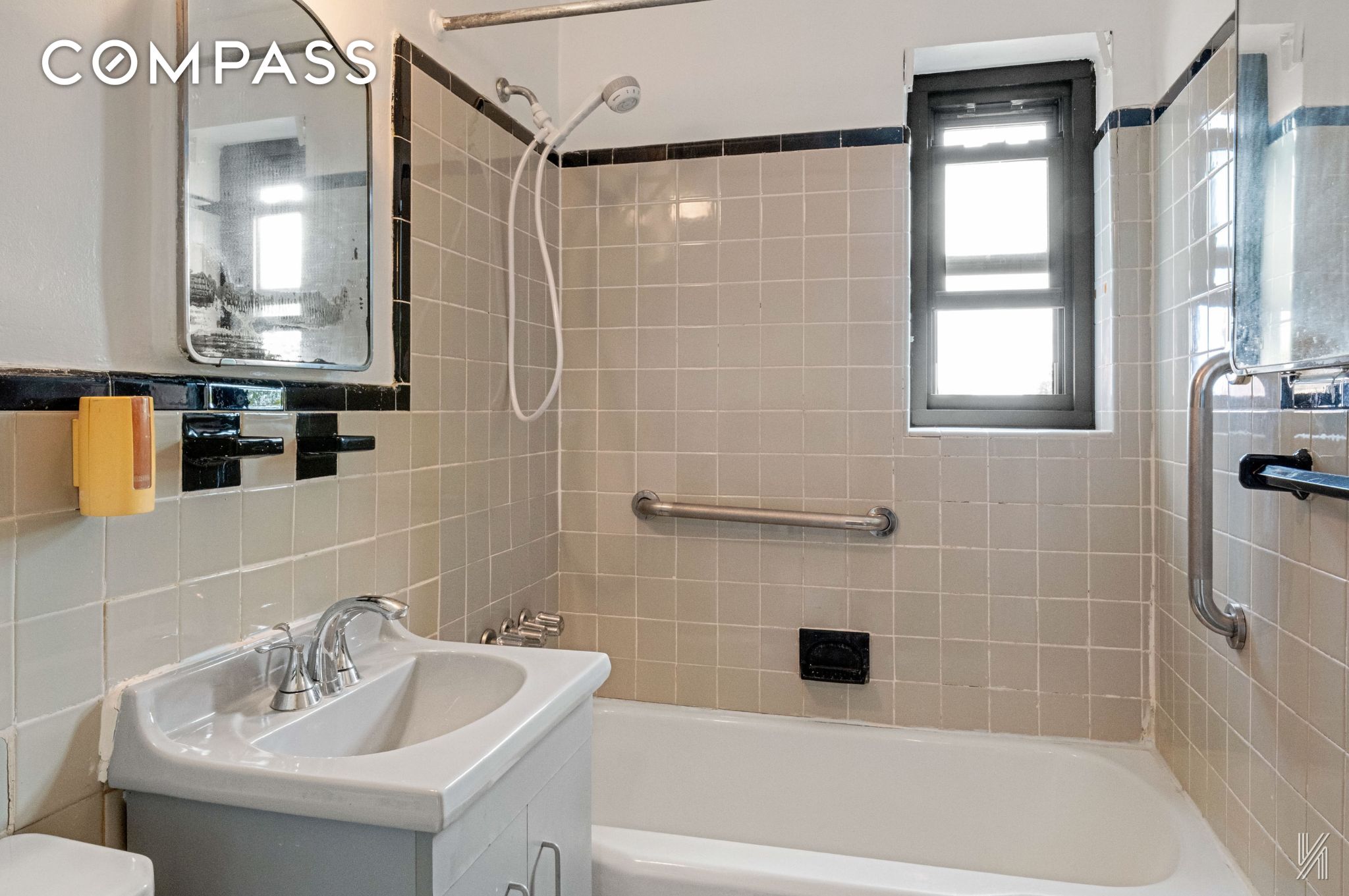 #18 photo, 34-11 93rd Street, クイーンズ区 Jackson Heights , NY 11372