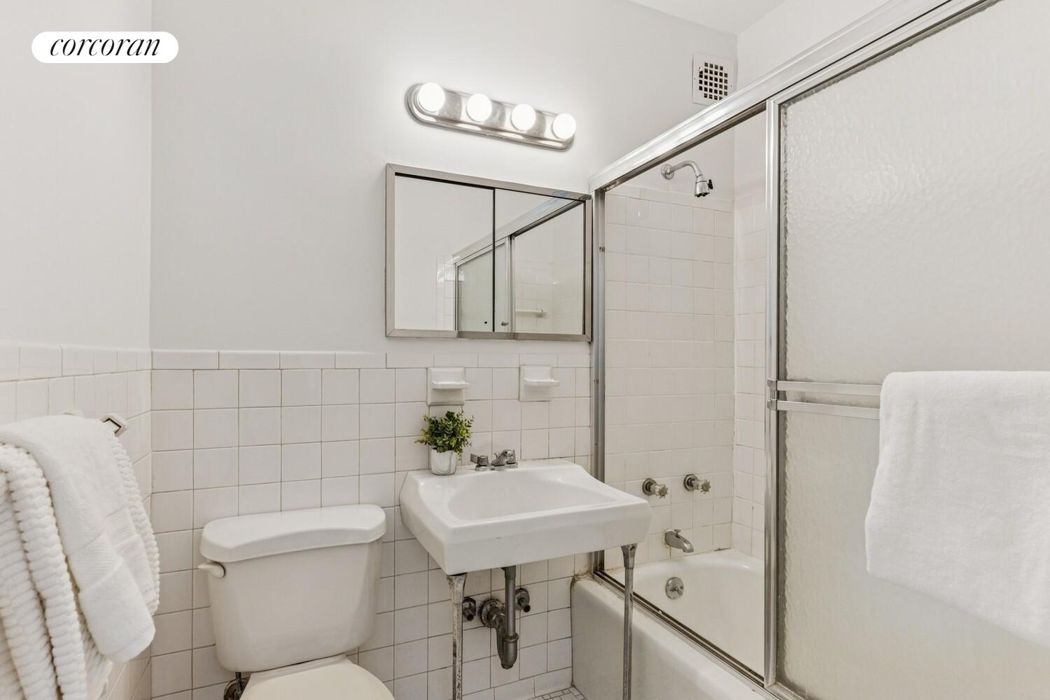 #11 photo, 300 E 74TH Street, マンハッタン Lenox Hill , NY 10021