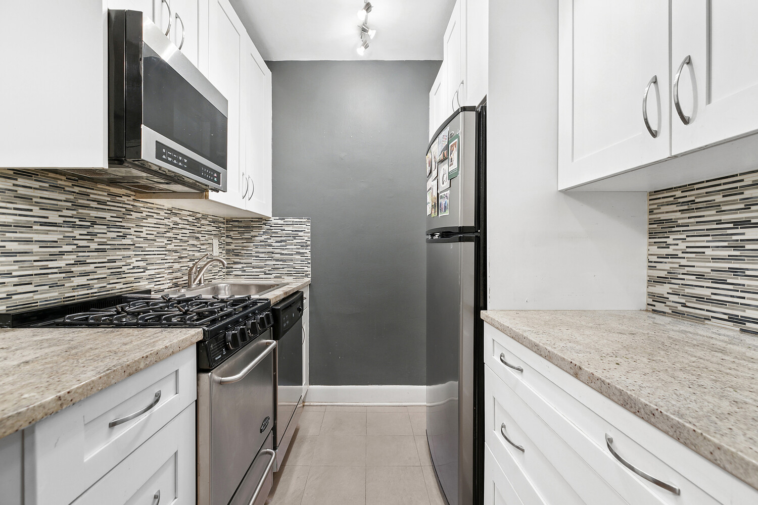 #4 photo, 211 E 18TH Street, マンハッタン Gramercy Park , NY 10003