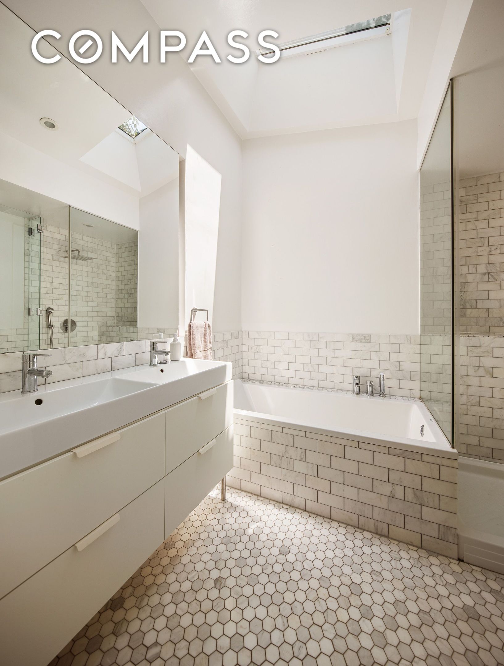 #18 photo, 47 Wolcott Street, ブルックリン区 Red Hook , NY 11231