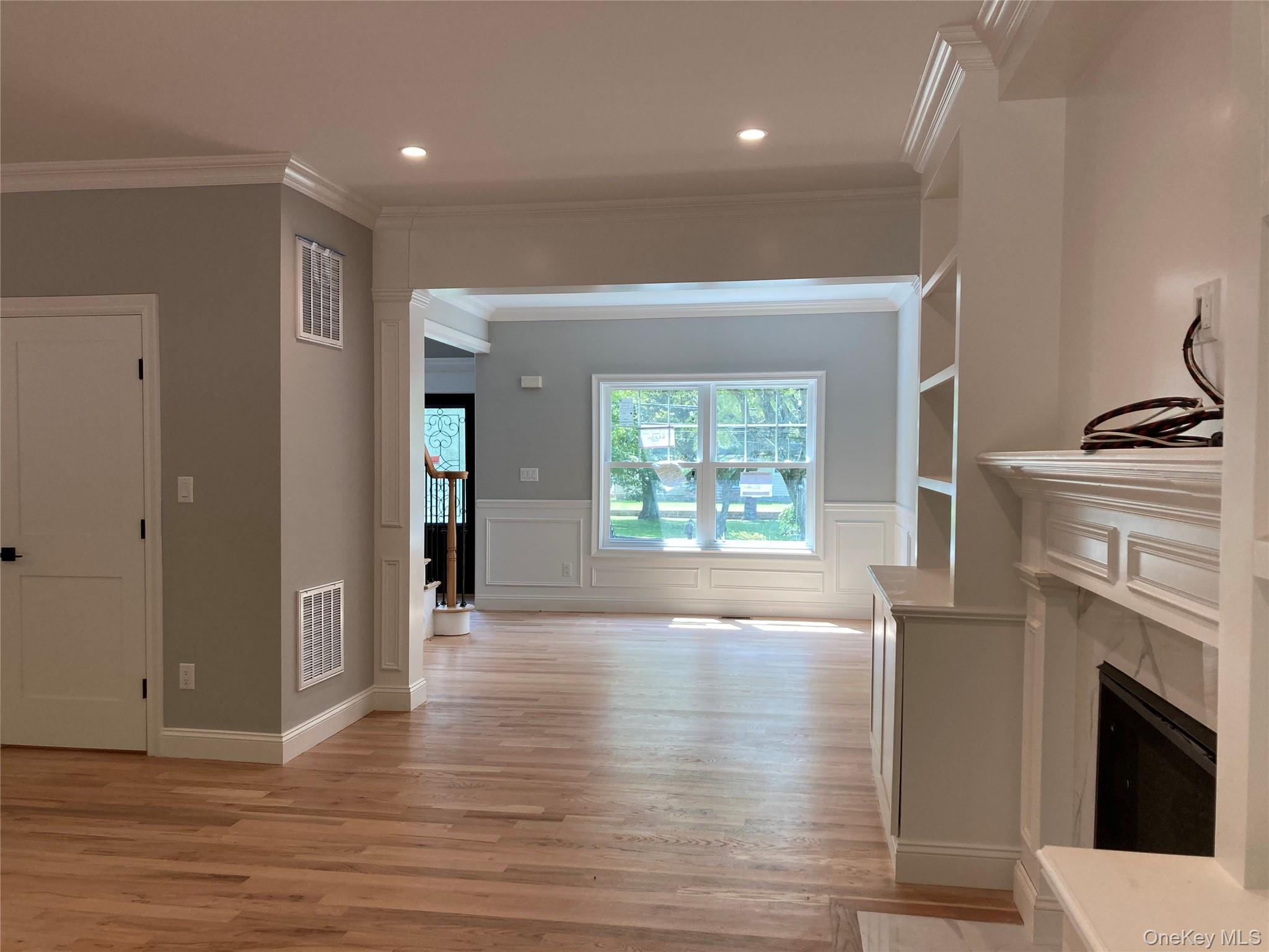 #11 photo, 130 Syosset Woodbury Road, Syosset , NY 11791