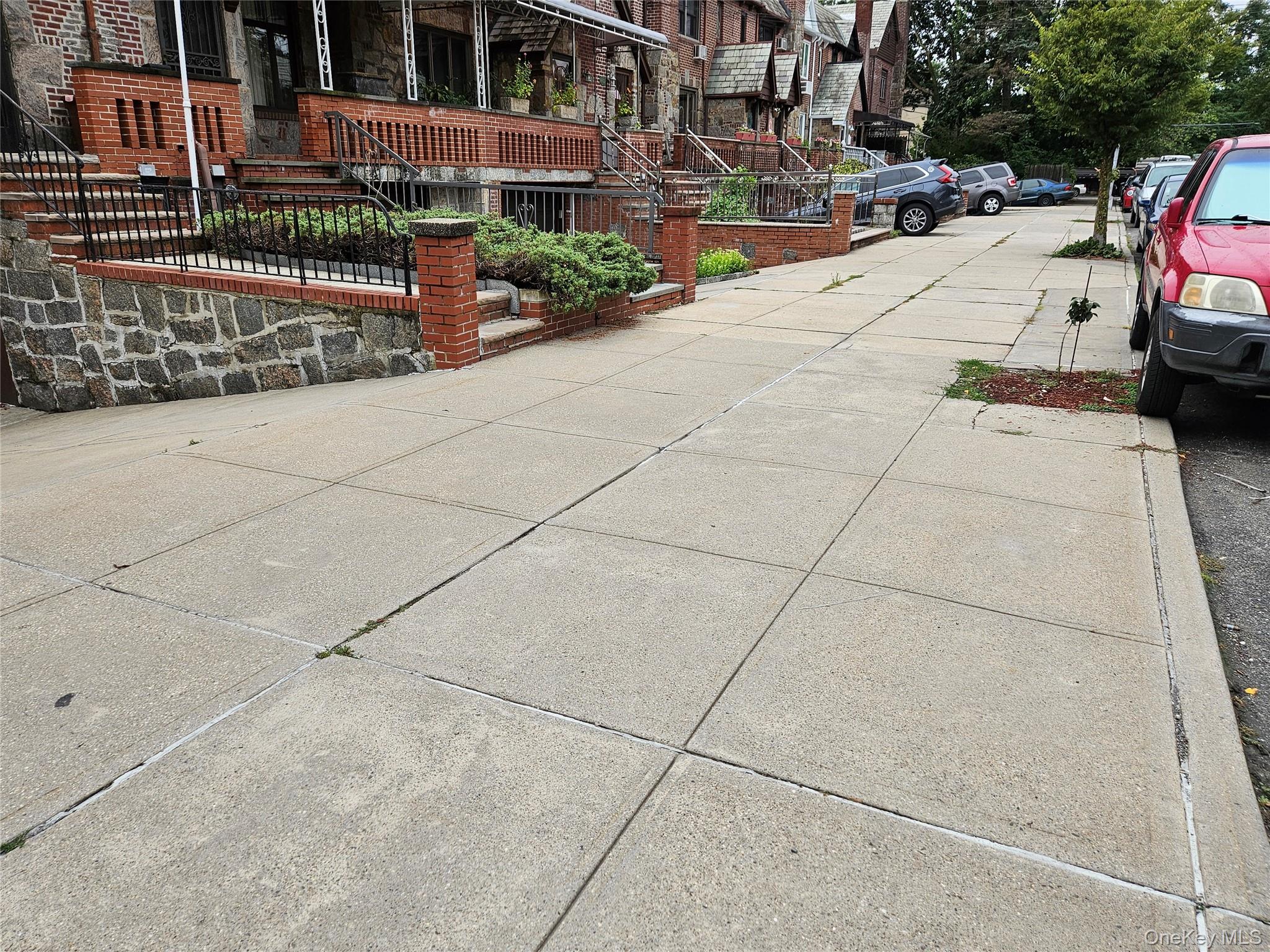 #3 photo, 81-28 77 Avenue, クイーンズ区 Glendale , NY 11385