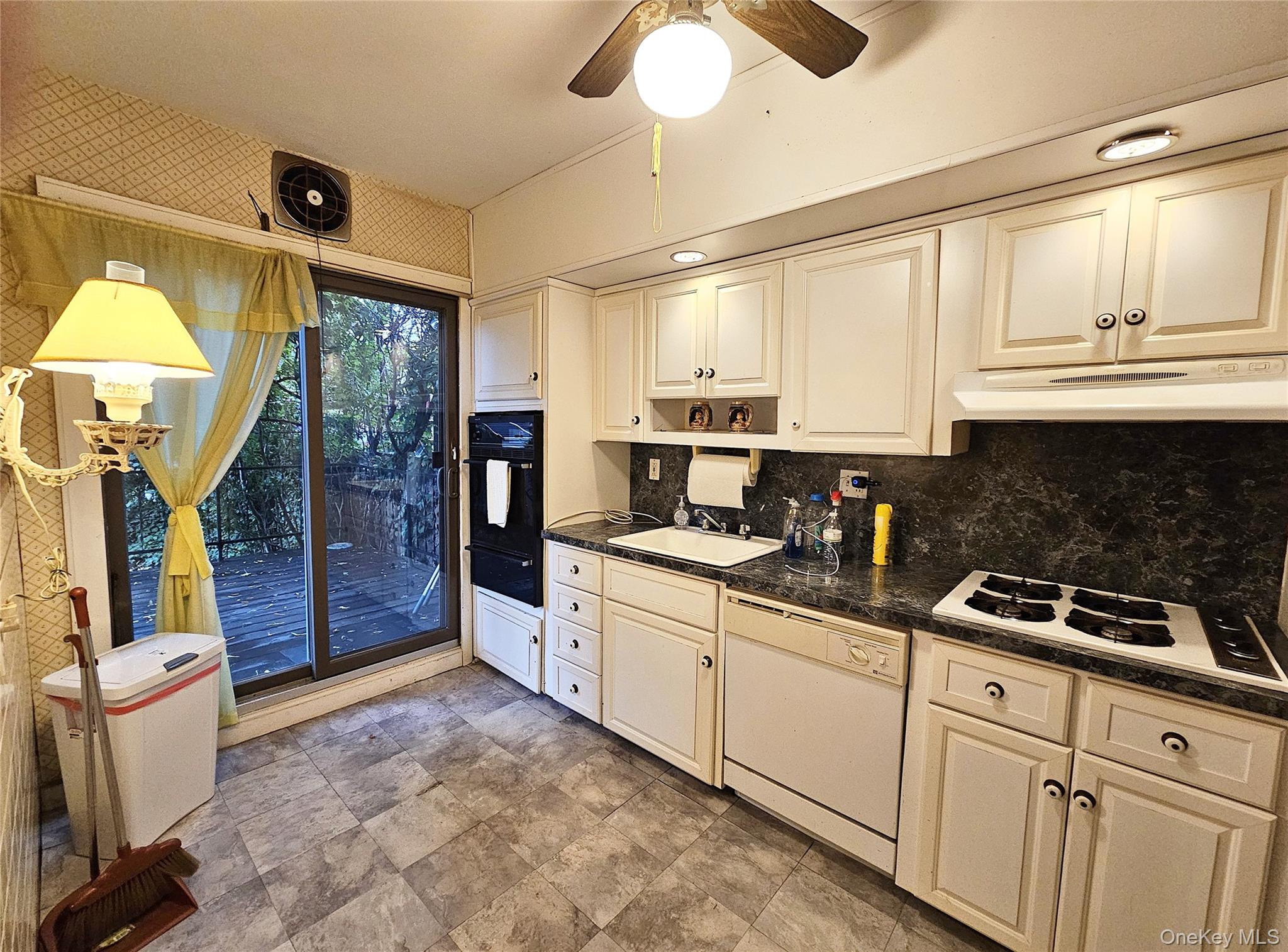 #8 photo, 81-28 77 Avenue, クイーンズ区 Glendale , NY 11385