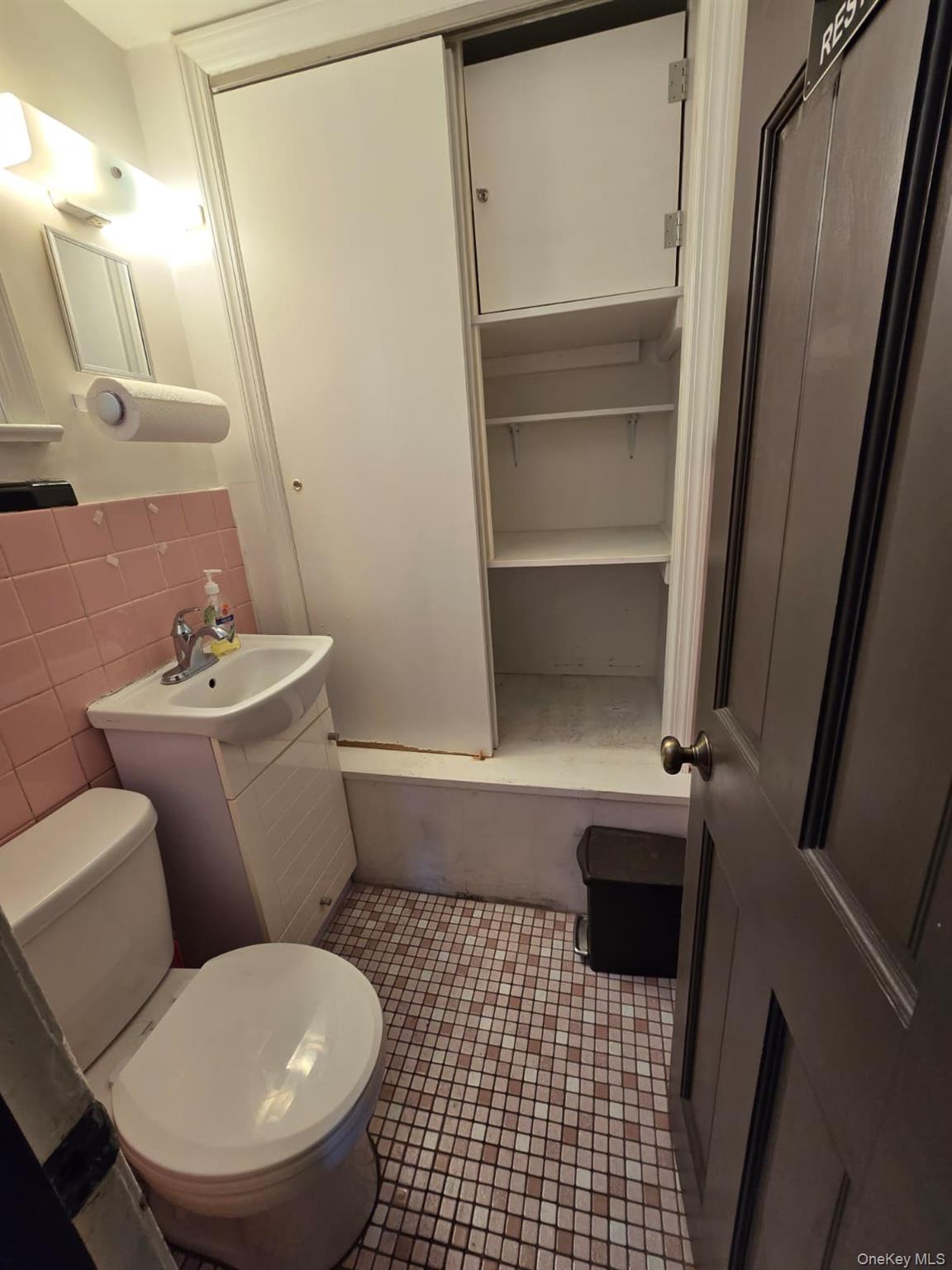 #11 photo, 10510 Crossbay Boulevard, クイーンズ区 Ozone Park , NY 11417