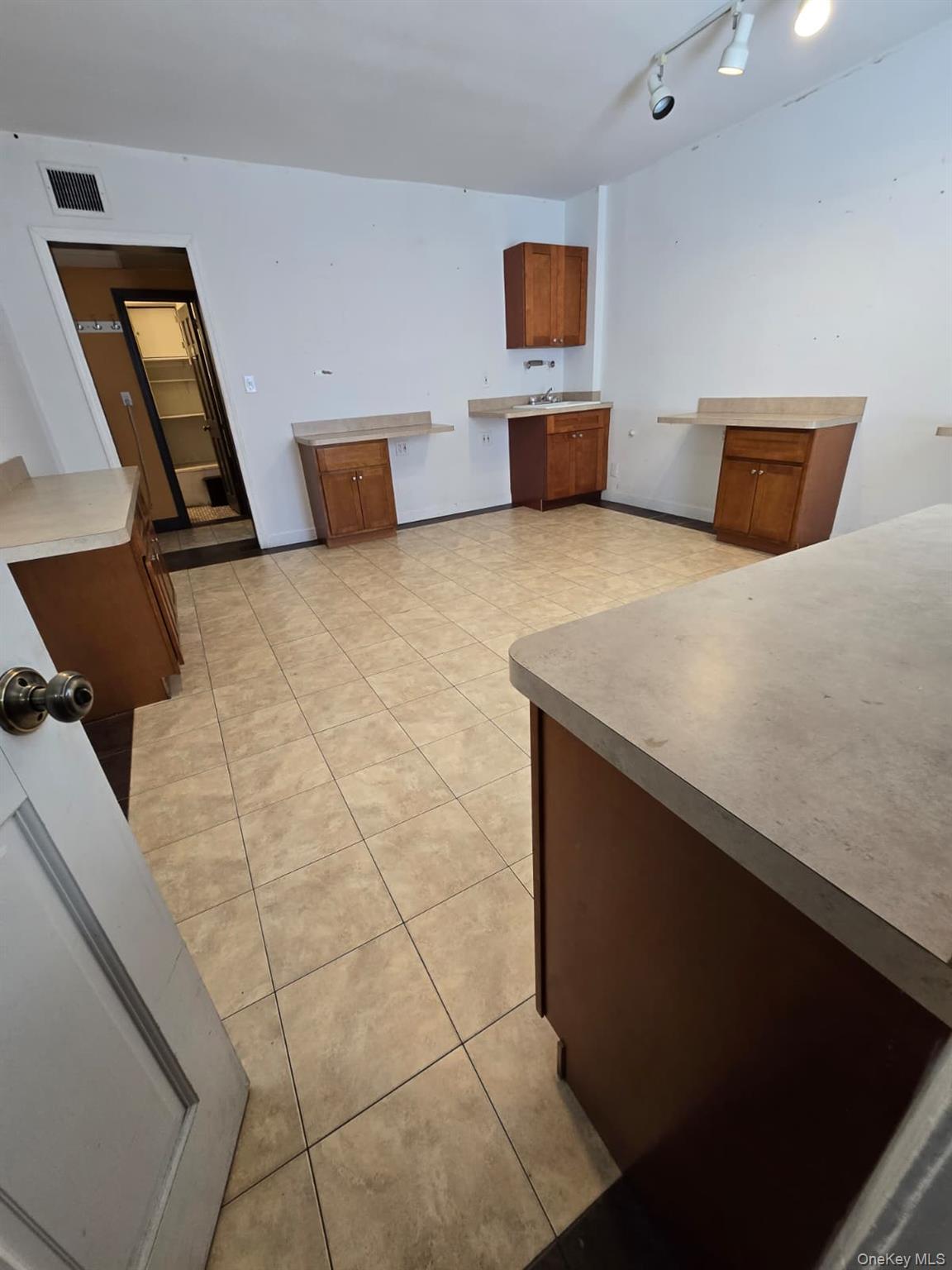 #15 photo, 10510 Crossbay Boulevard, クイーンズ区 Ozone Park , NY 11417