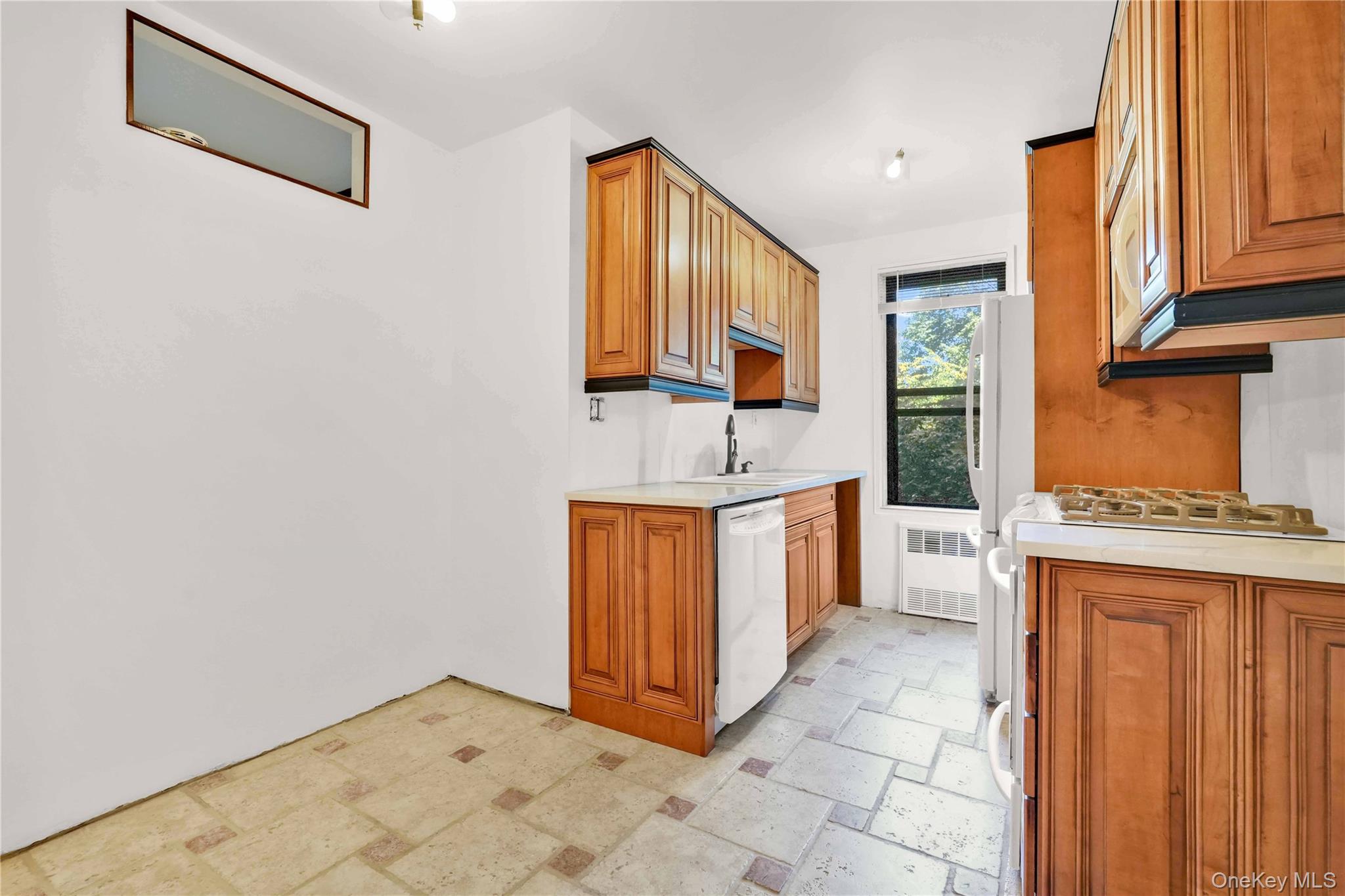 #10 photo, 224-24 Union Turnpike, クイーンズ区 Bayside , NY 11364