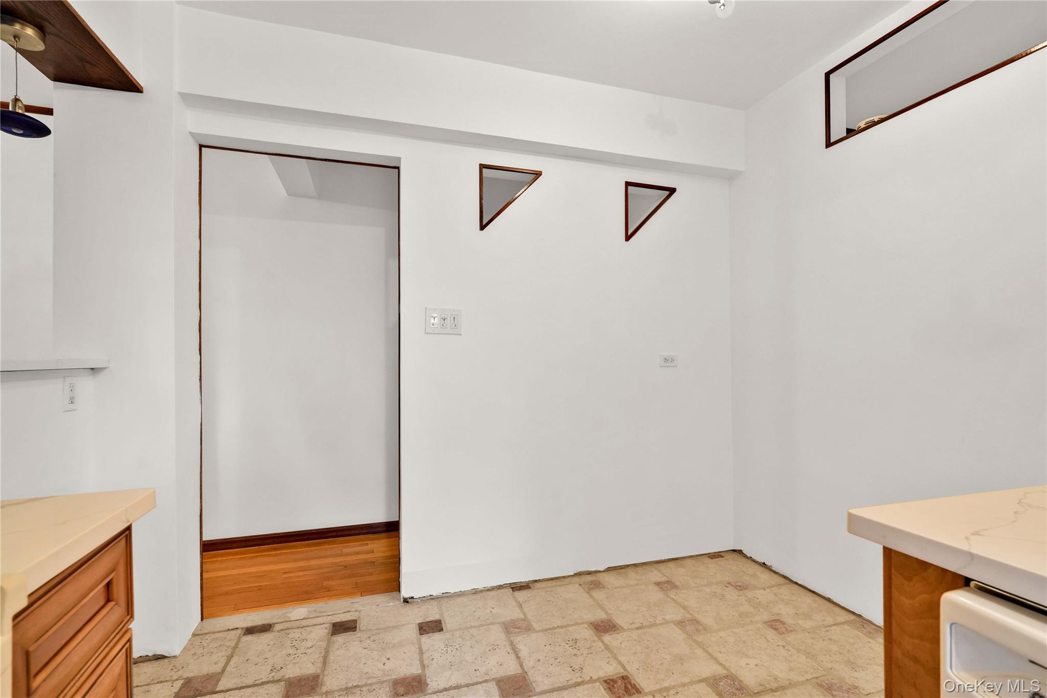 #11 photo, 224-24 Union Turnpike, クイーンズ区 Bayside , NY 11364