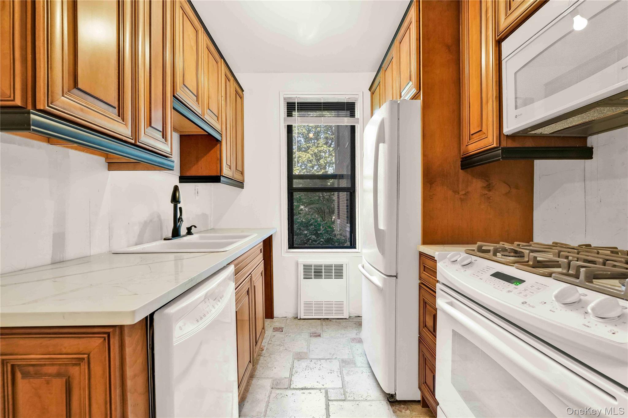 #8 photo, 224-24 Union Turnpike, クイーンズ区 Bayside , NY 11364