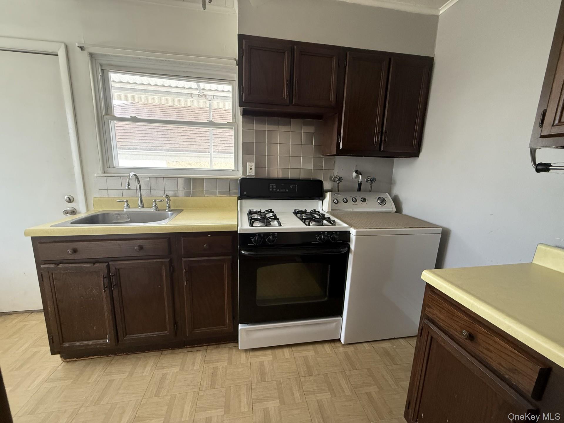 #11 photo, 70 Malone Avenue, ナッソー郡 Long Beach , NY 11561