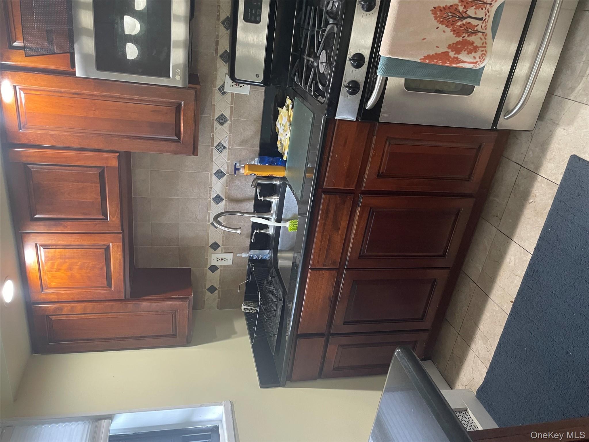 #5 photo, 68-76 136th Street, क्यू गार्डन्स Kew Garden Hills , NY 11367