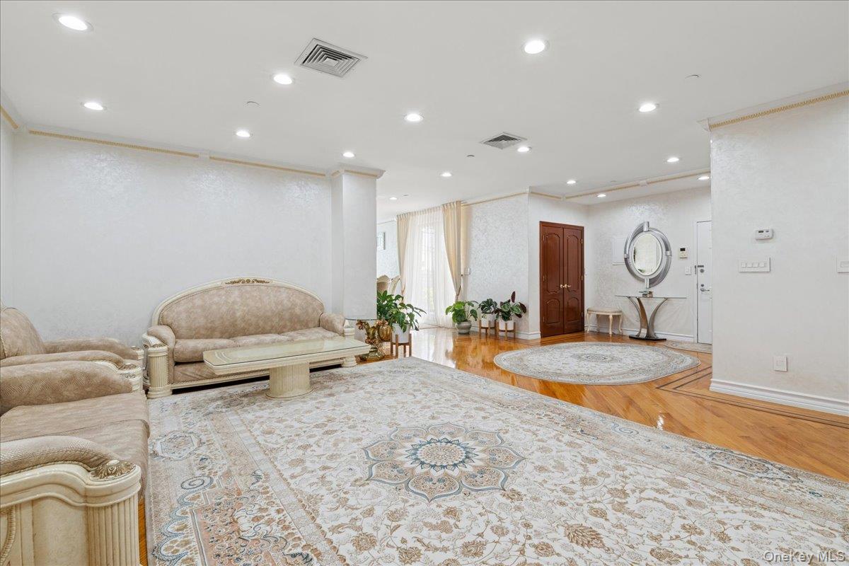 #4 photo, 99-31 66 Avenue, クイーンズ区 Rego Park , NY 11374