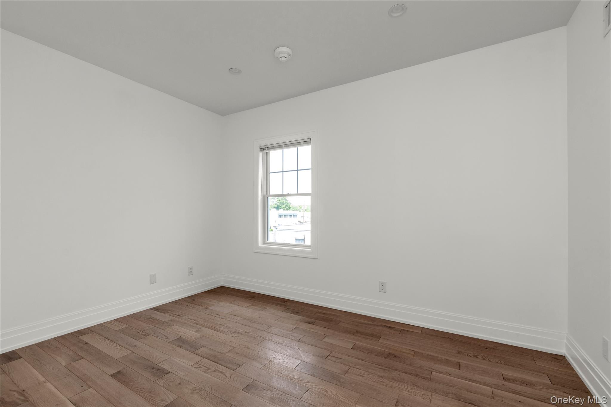 #11 photo, 20 Secatoag Avenue, Port Washington , NY 11050