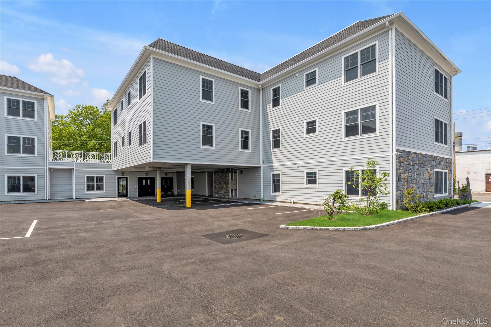 #17 photo, 20 Secatoag Avenue, Port Washington , NY 11050