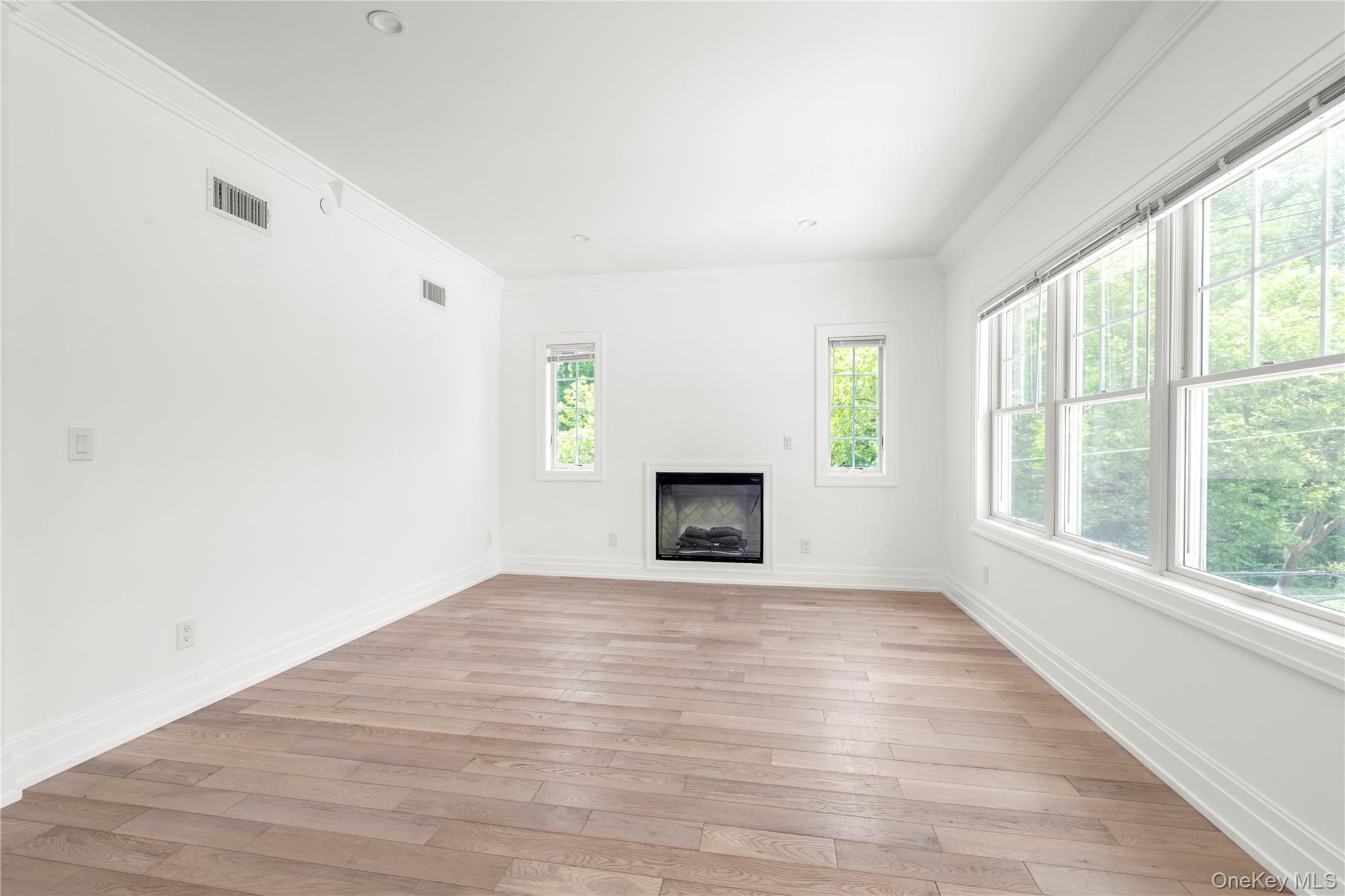 #3 photo, 20 Secatoag Avenue, Port Washington , NY 11050