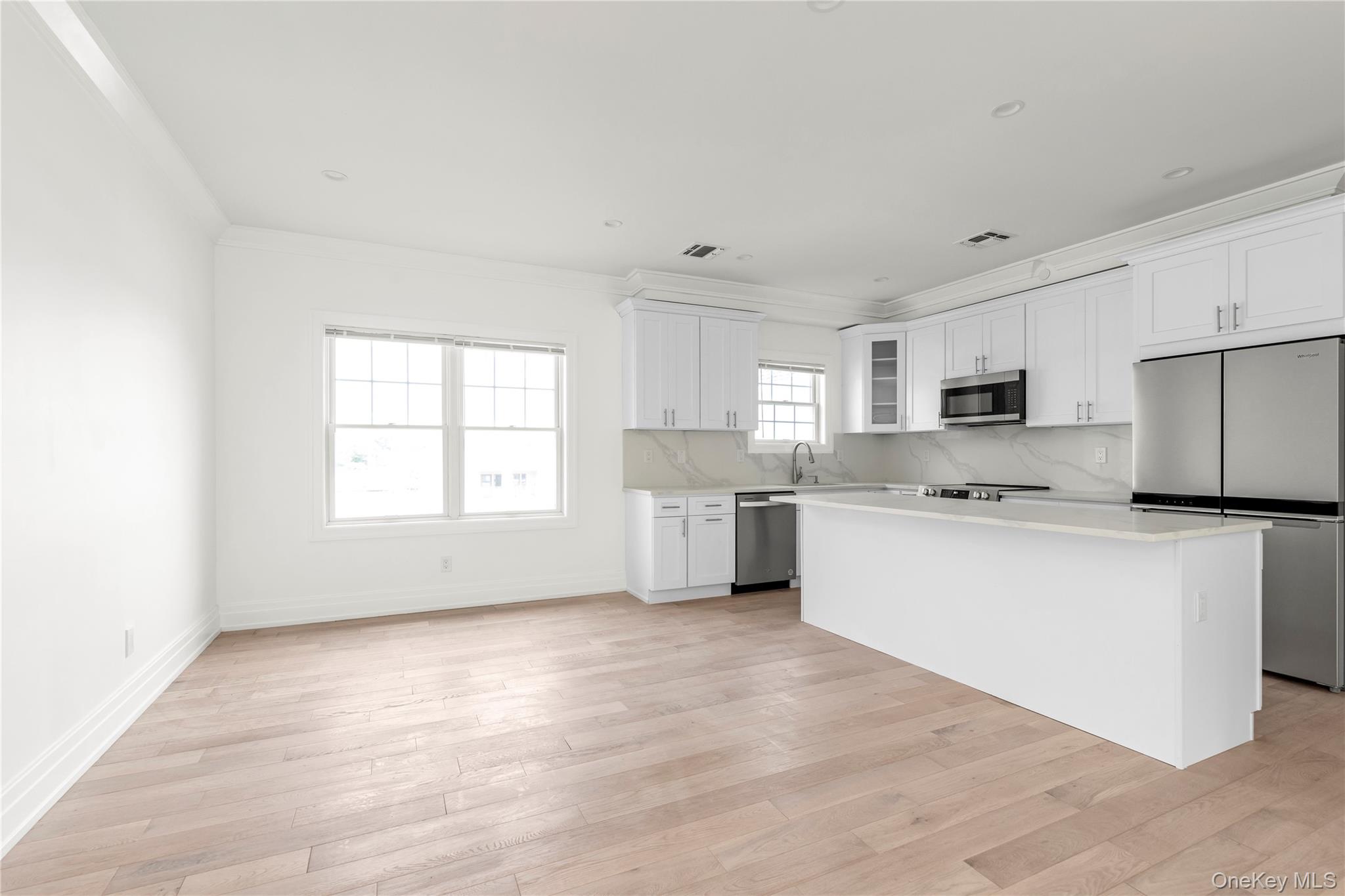 #5 photo, 20 Secatoag Avenue, Port Washington , NY 11050