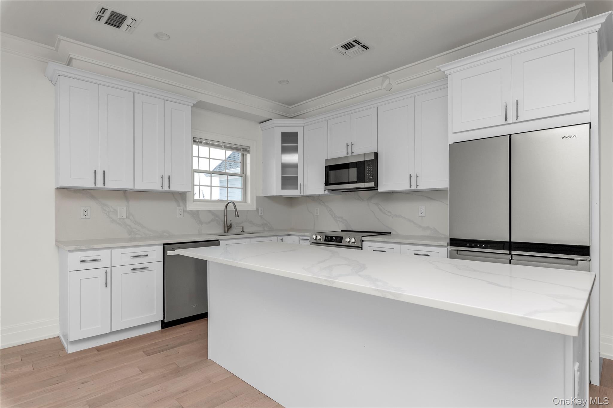 #7 photo, 20 Secatoag Avenue, Port Washington , NY 11050