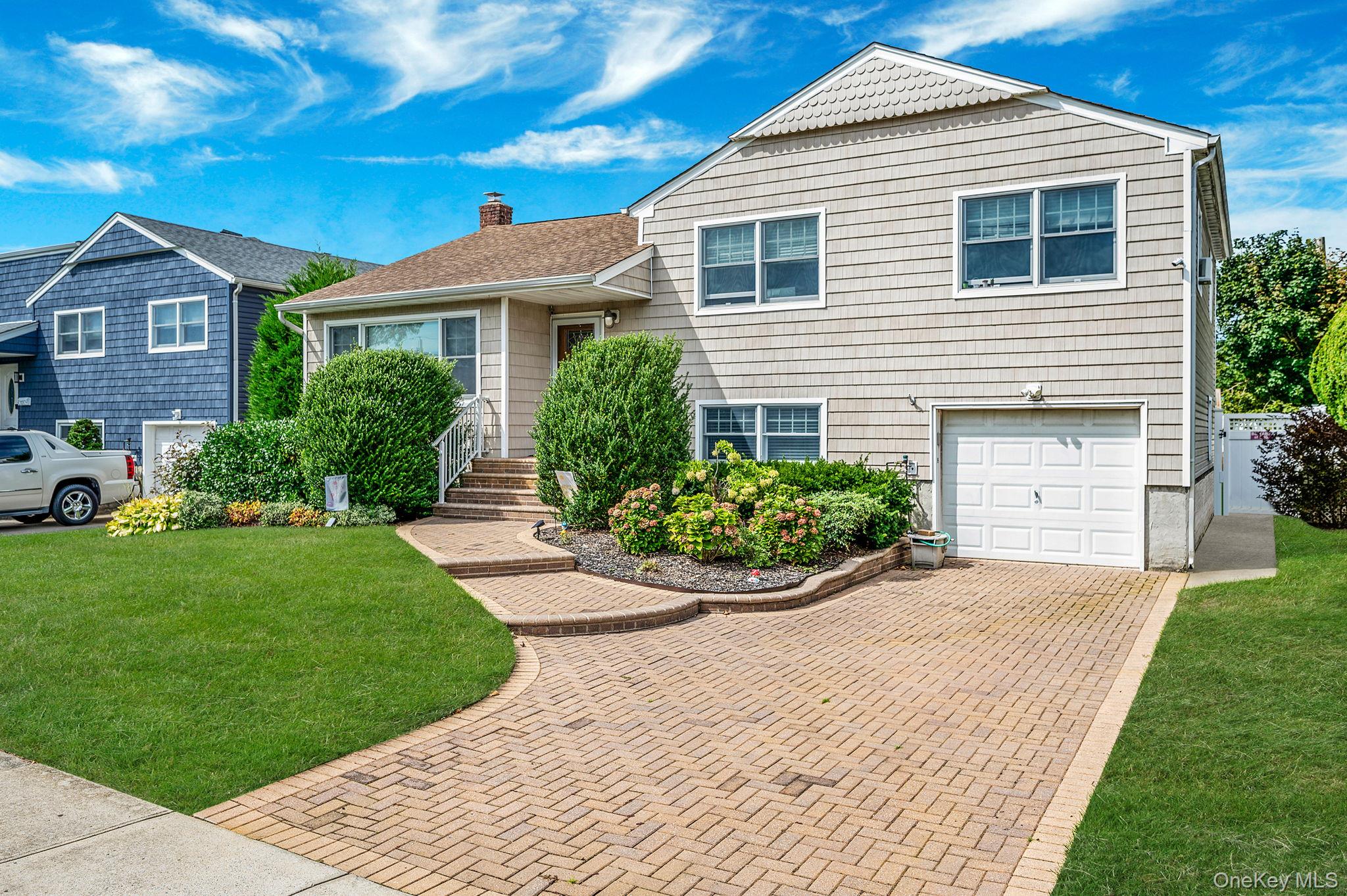 #1 photo, 552 Benton Road, 长岛 East Meadow , NY 11554