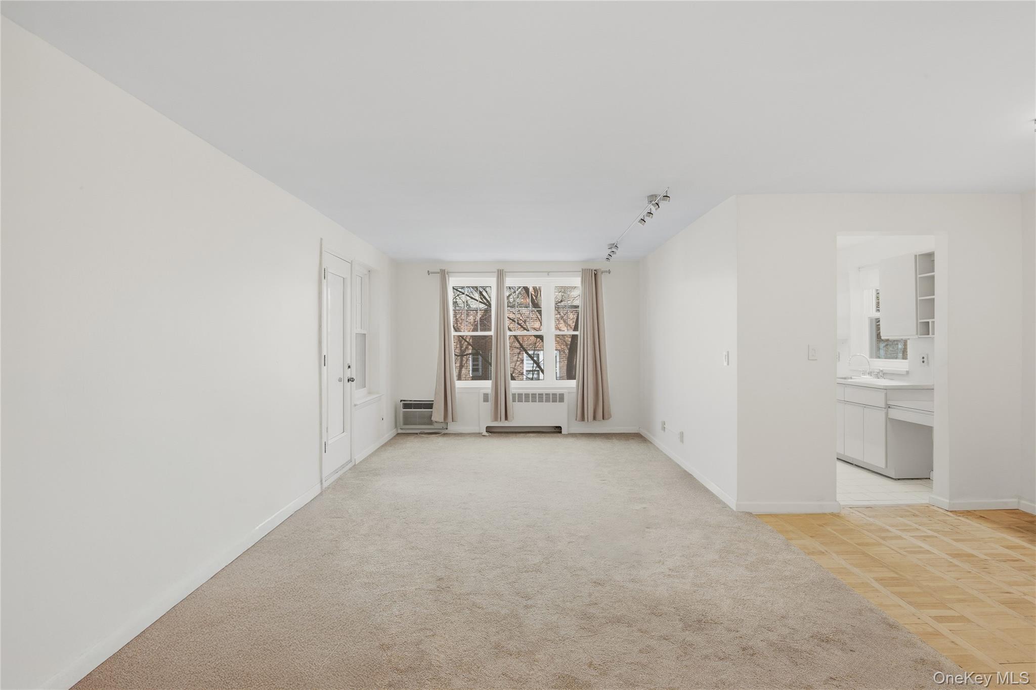 #19 photo, 240 Central Avenue, Lawrence , NY 11559