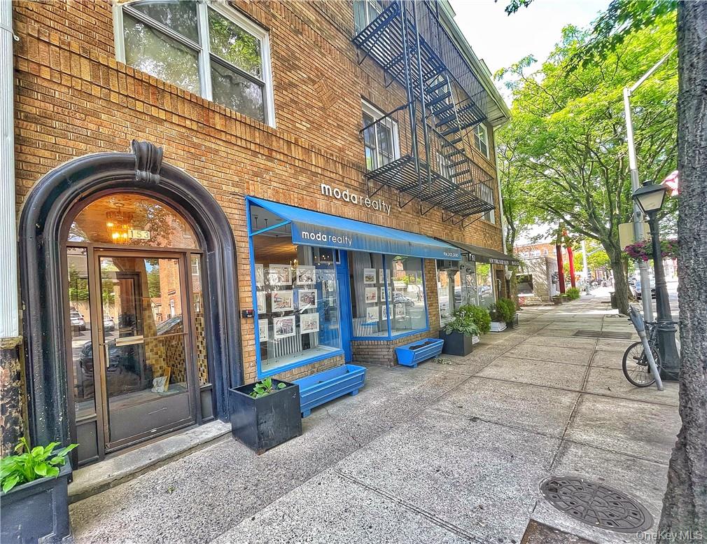 #1 photo, 153 Fifth Avenue, Pelham , NY 10803