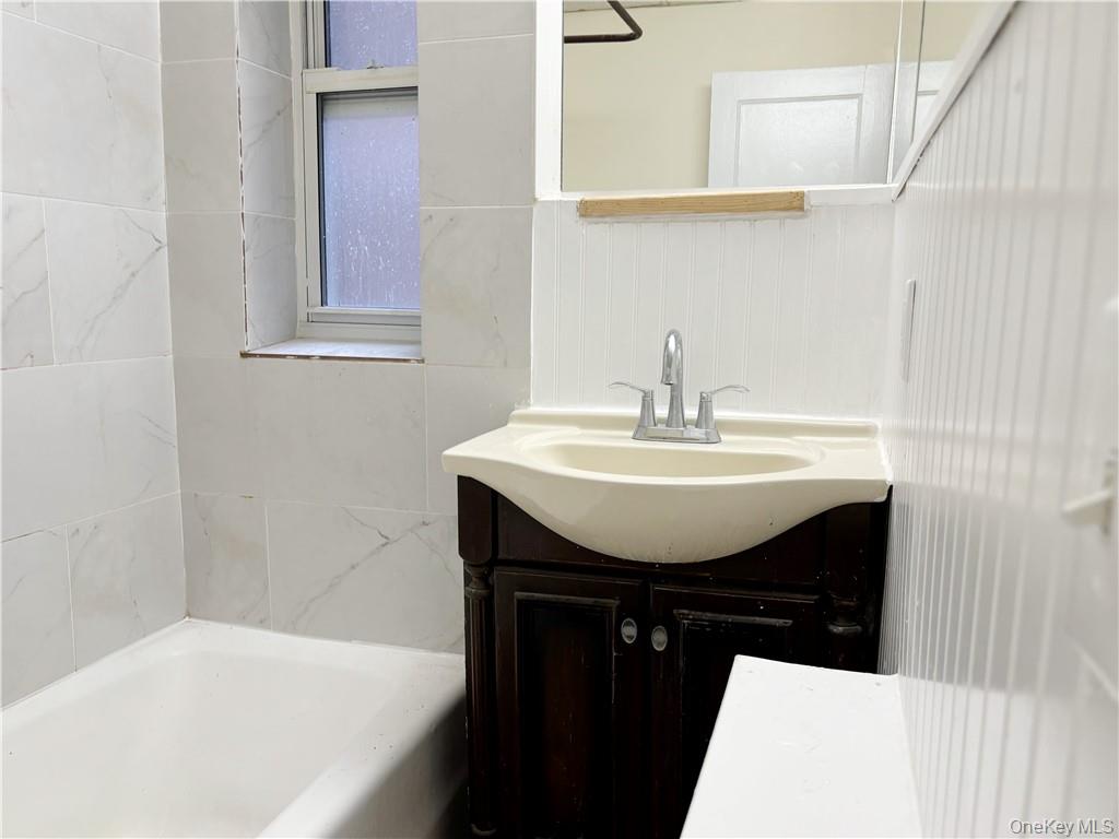 #17 photo, 153 Fifth Avenue, Pelham , NY 10803