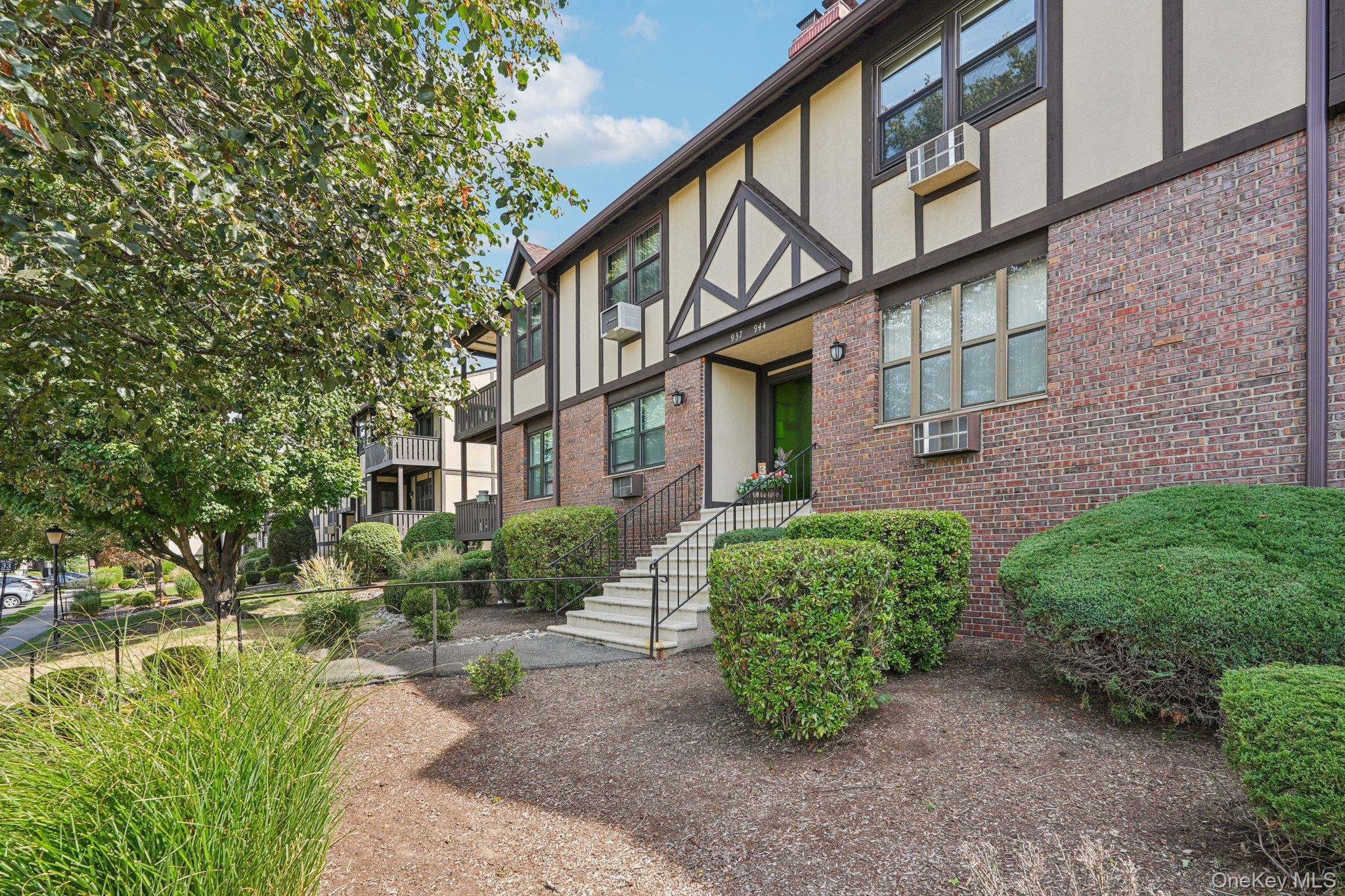 #1 photo, 943 Sierra Vista Lane, Valley Cottage , NY 10989