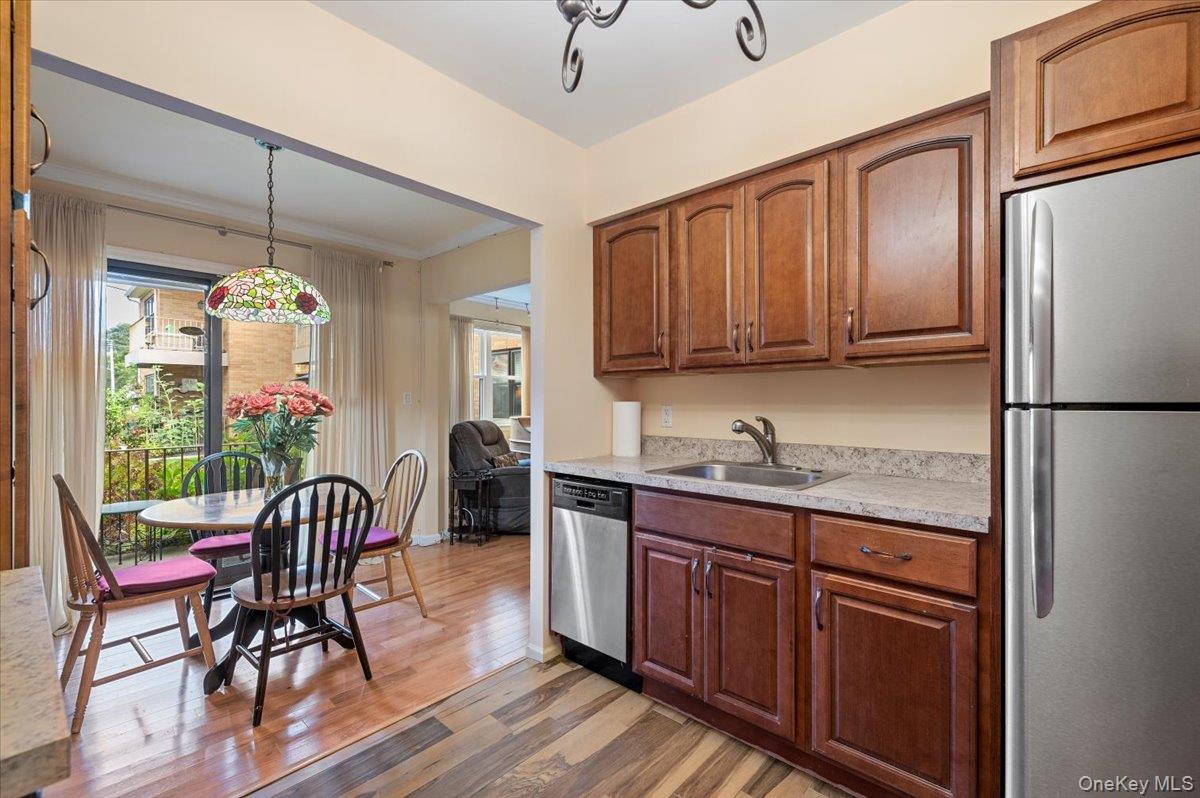 #10 photo, 210 Westend Avenue, 长岛 Freeport , NY 11520