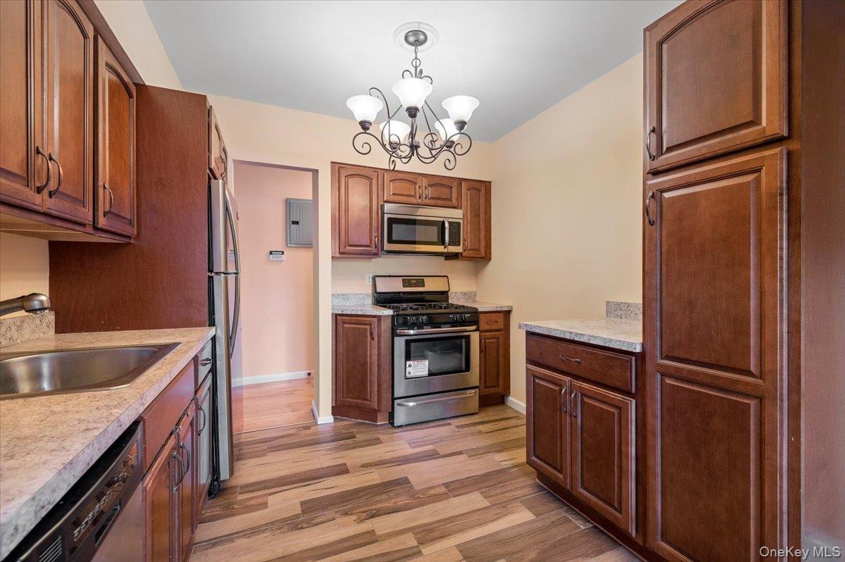 #8 photo, 210 Westend Avenue, 长岛 Freeport , NY 11520