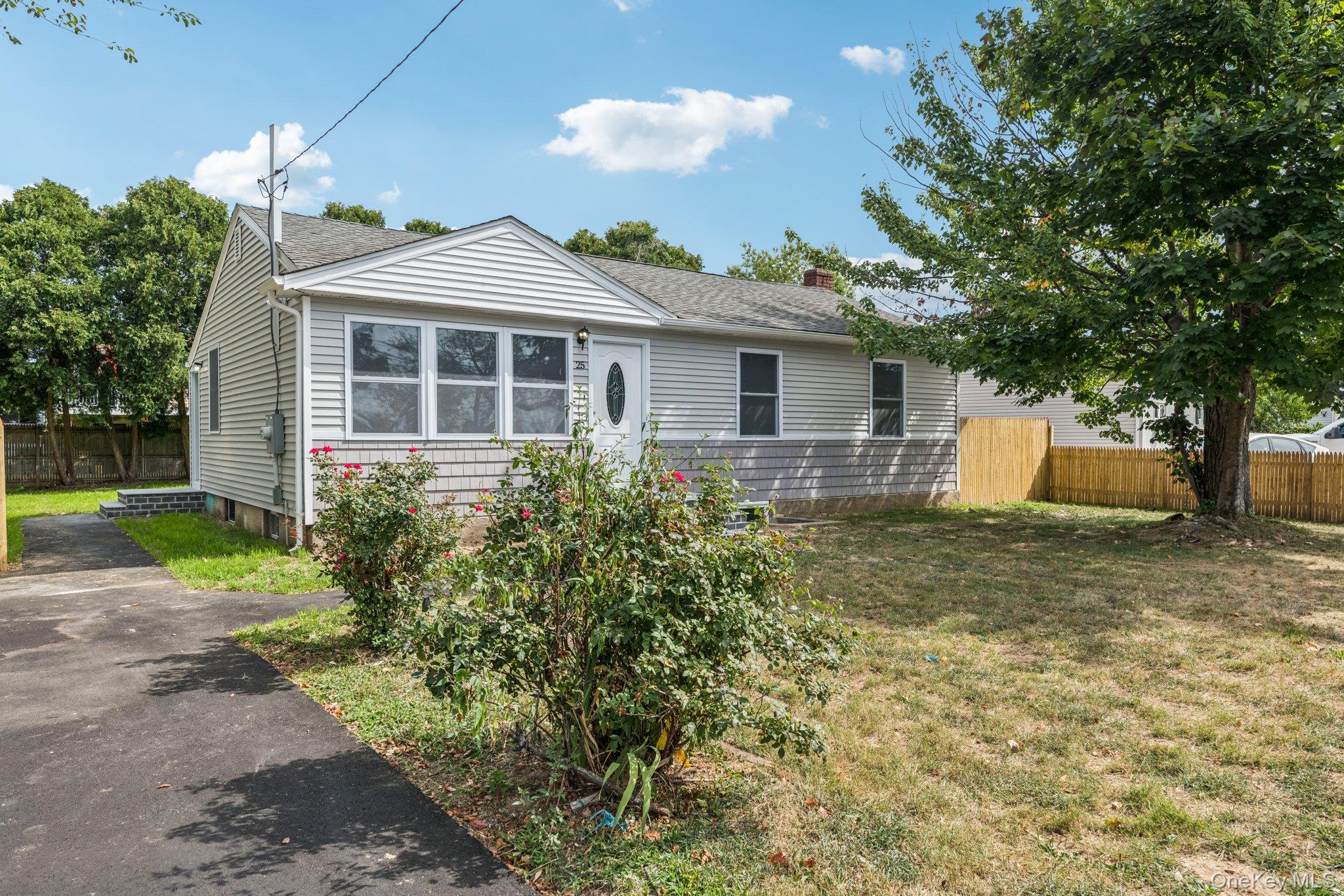 #1 photo, 25 Candlewood Road, 东长岛 海湾 Bay Shore , NY 11706