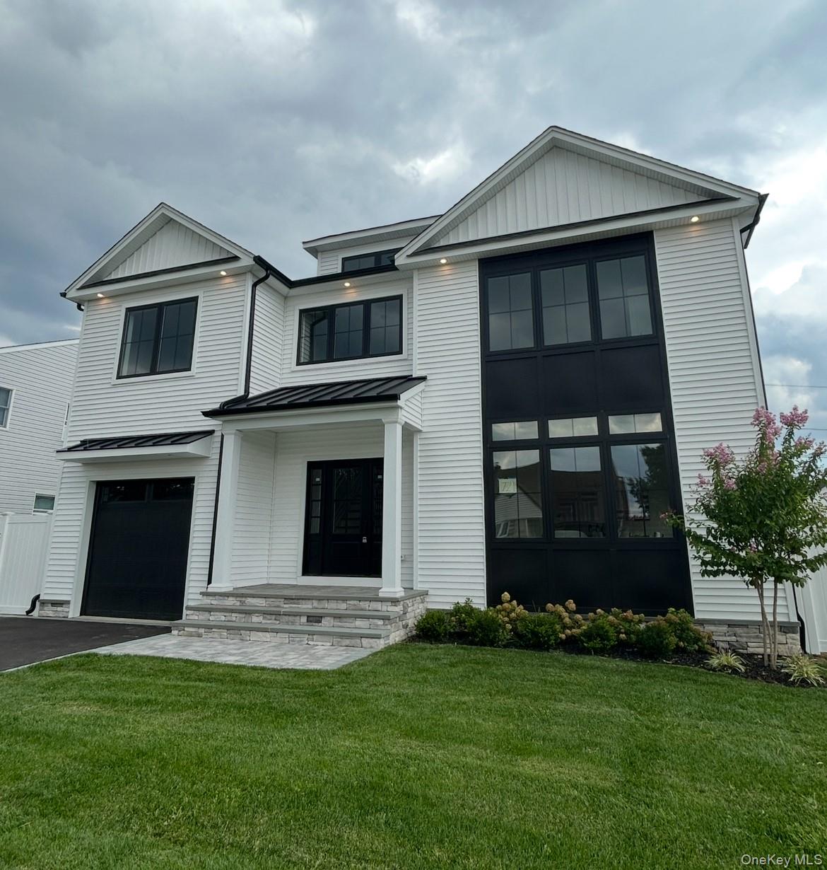 #1 photo, 724 Pleasant Avenue, वेस्टबरी Westbury , NY 11590