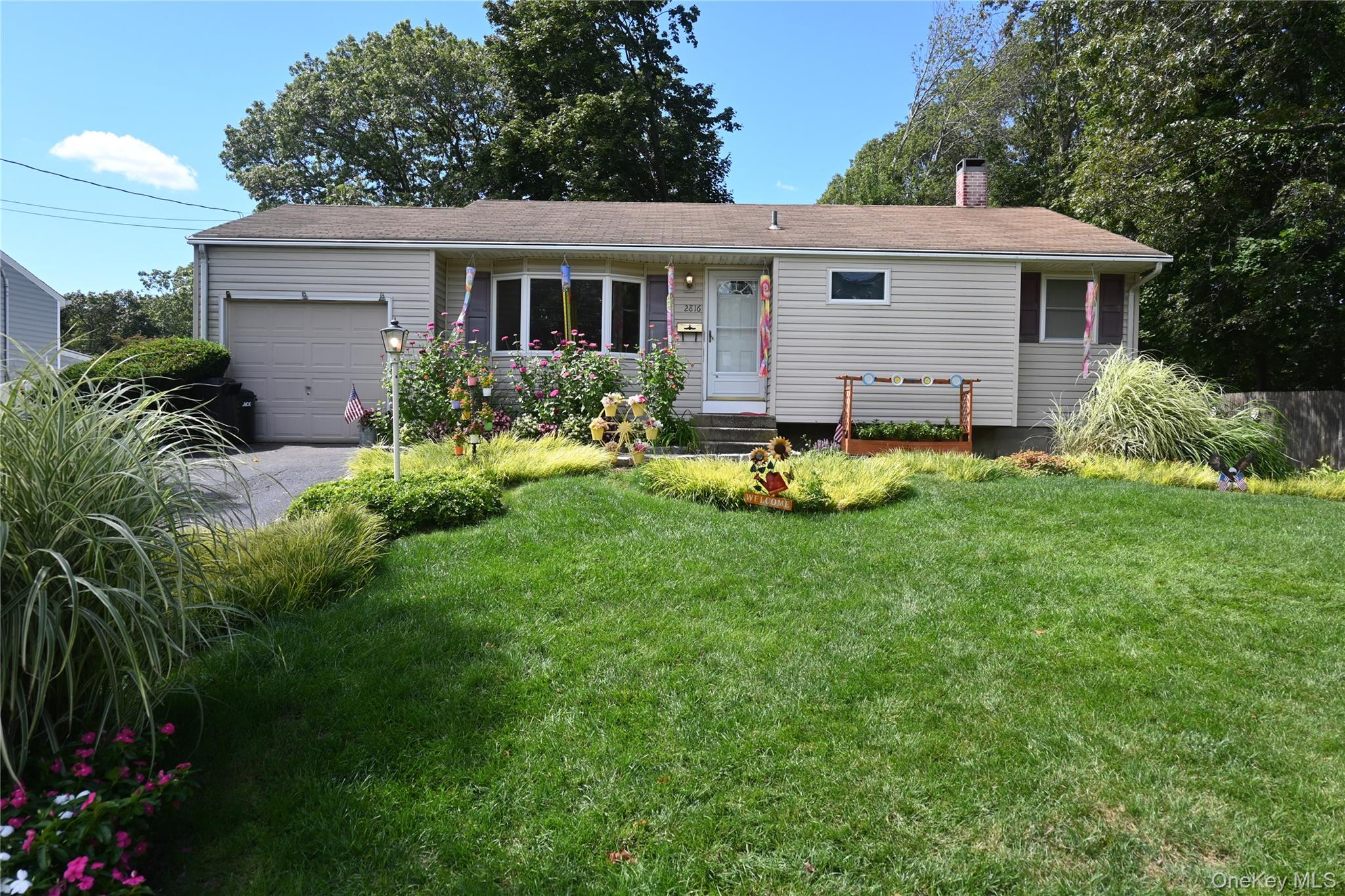 #1 photo, 2816 Acorn Avenue, 东长岛 Medford , NY 11763