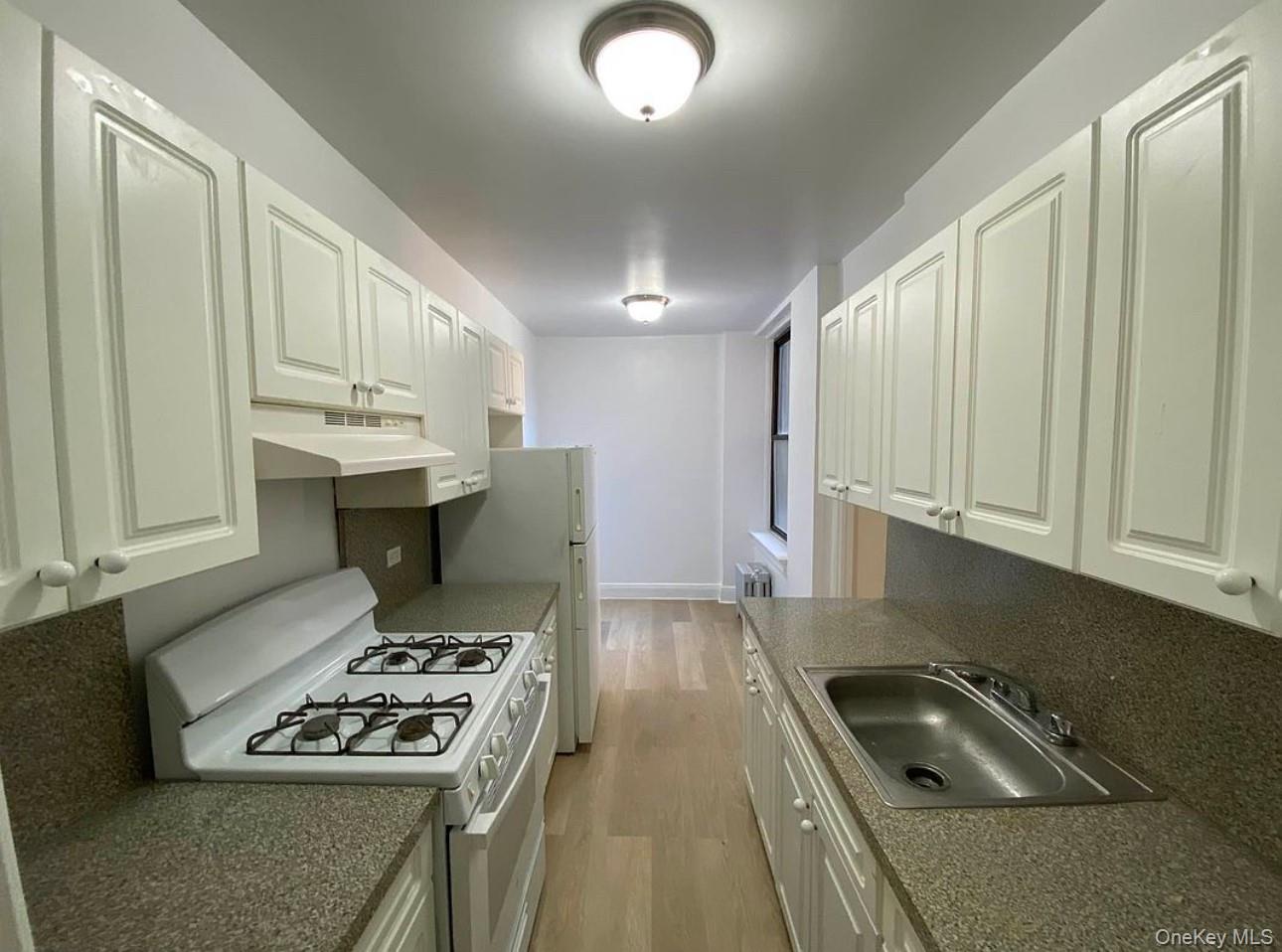 #8 photo, 62-98 Saunders Street, クイーンズ区 Rego Park , NY 11374