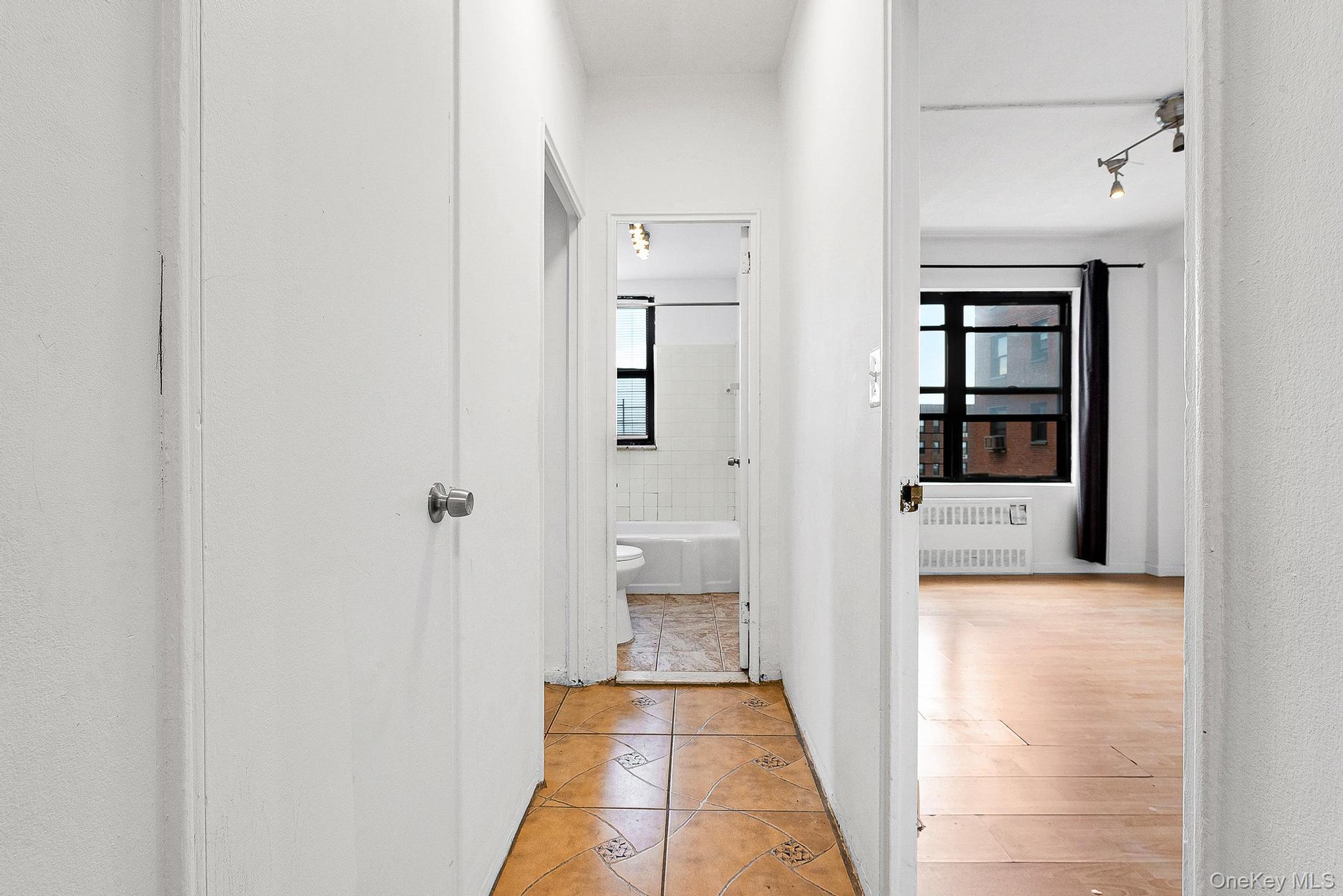 #11 photo, 99-32 66th Road, クイーンズ区 Rego Park , NY 11374