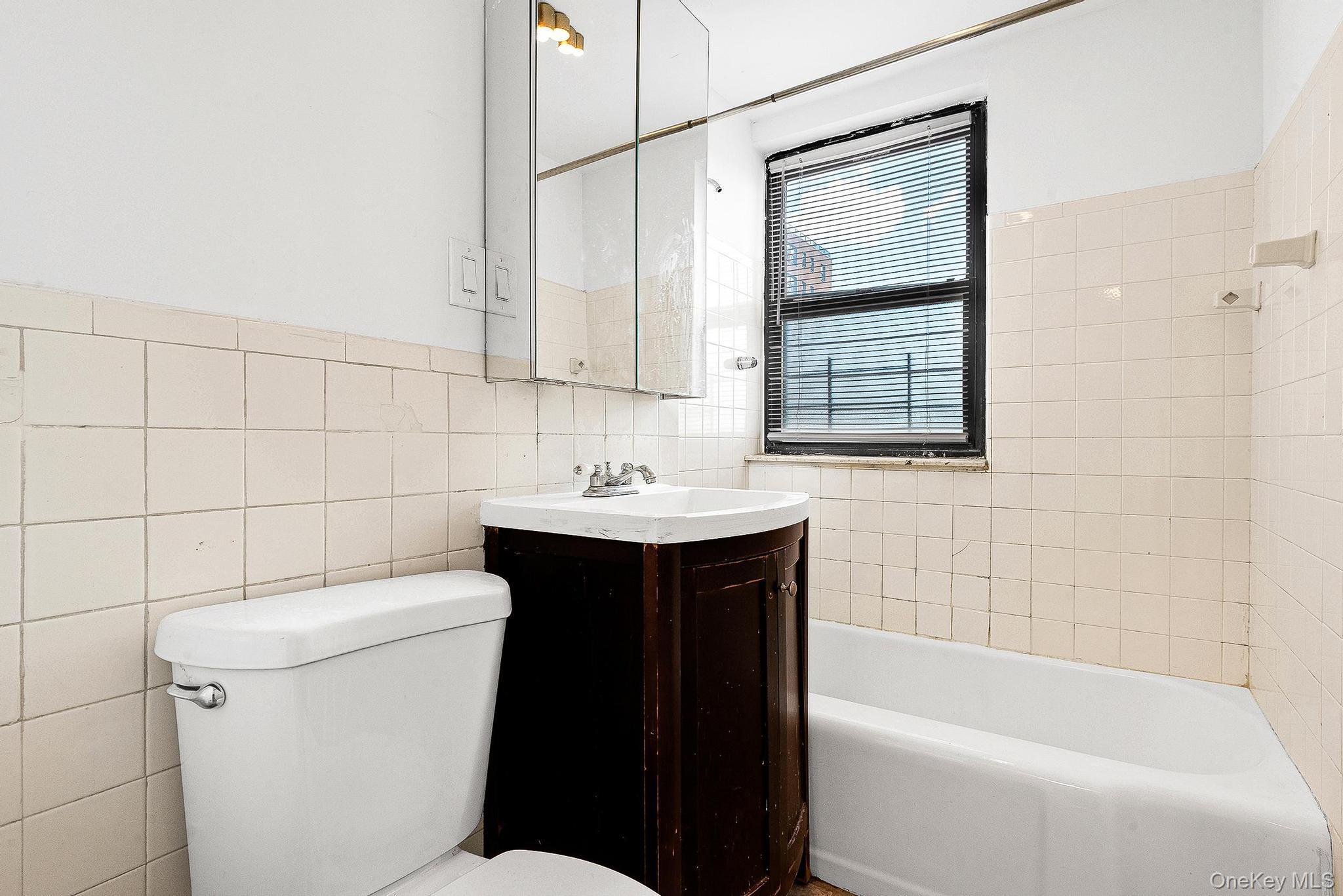 #12 photo, 99-32 66th Road, クイーンズ区 Rego Park , NY 11374