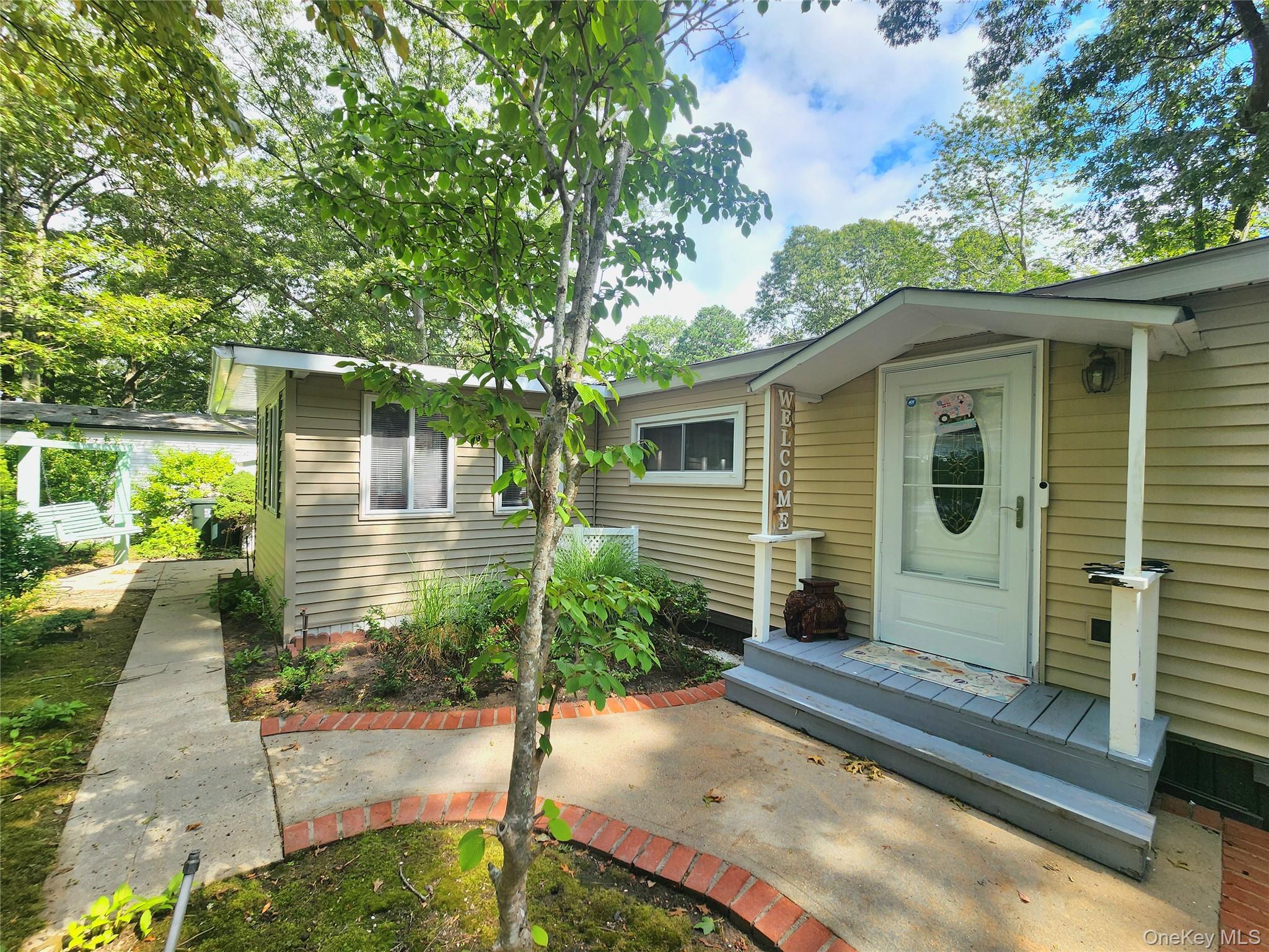 #1 photo, 525 Riverleigh Avenue, सफ़ोक काउंटी Riverhead , NY 11901