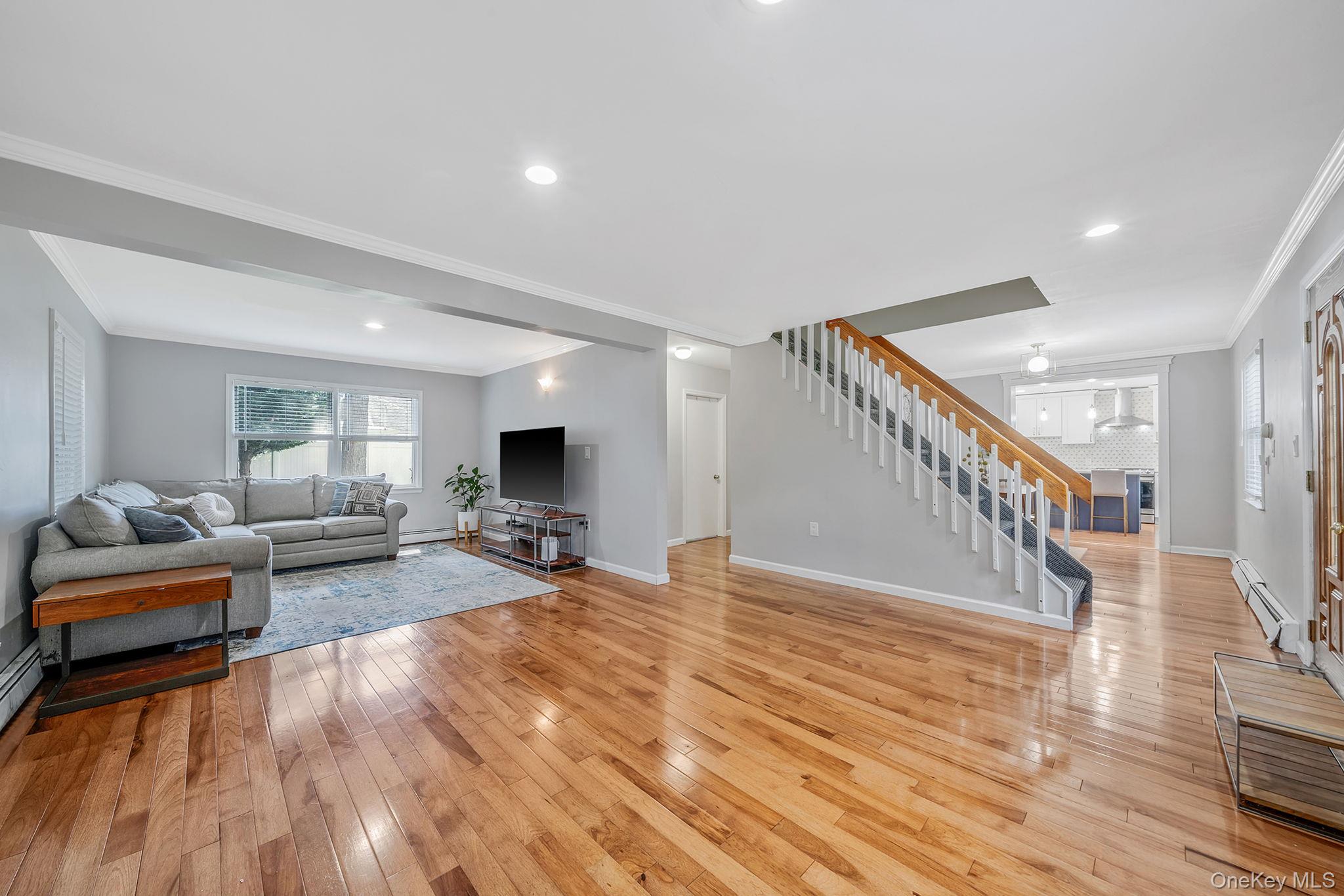 #13 photo, 56 Cliff Lane, ナッソー郡 Levittown , NY 11756