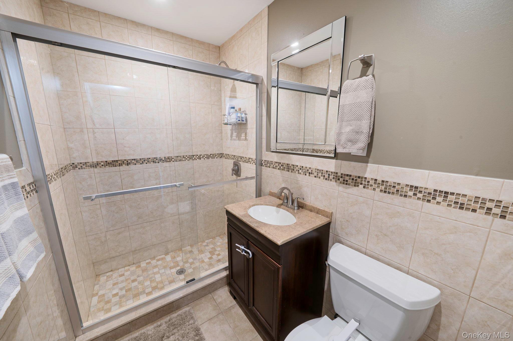 #16 photo, 56 Cliff Lane, ナッソー郡 Levittown , NY 11756