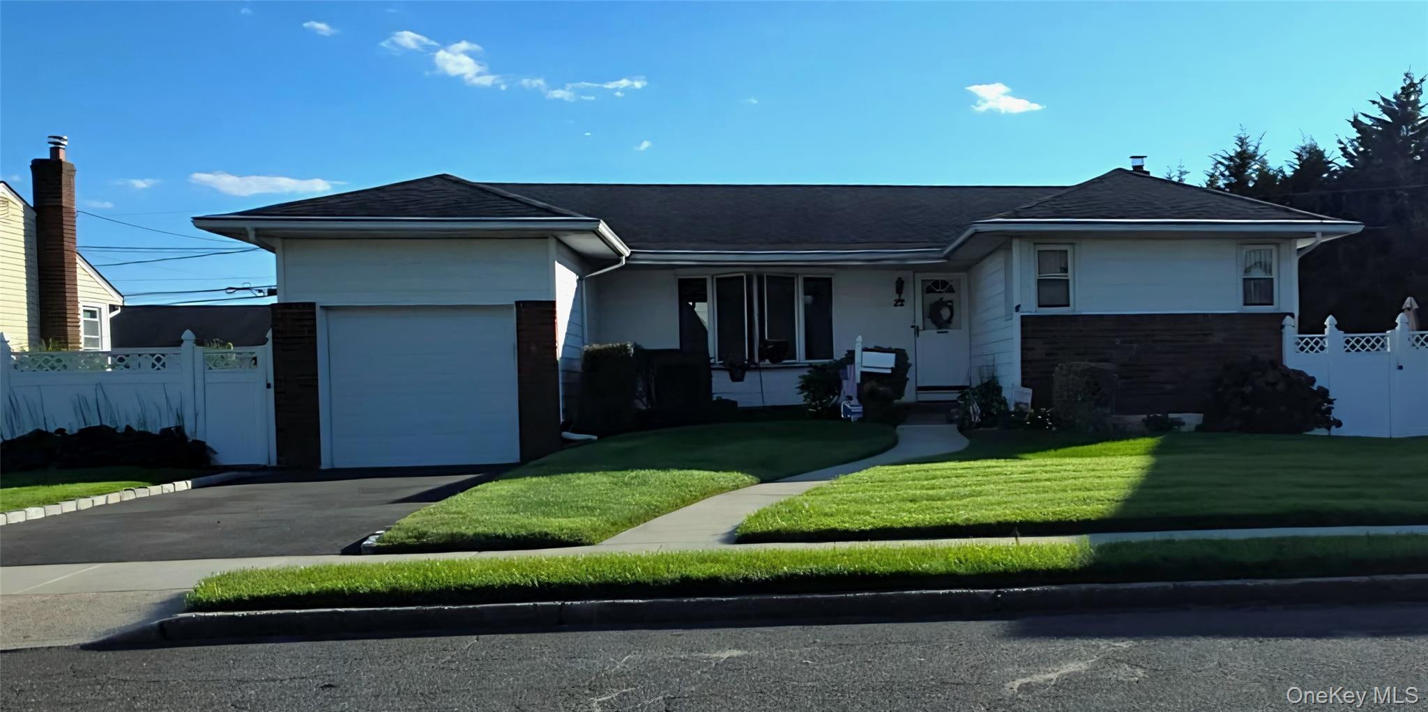 #1 photo, 22 Berkshire Road, नासाउ काउंटी Bethpage , NY 11714