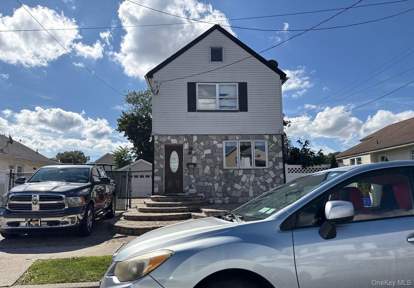 #1 photo, 104 E Pennywood Avenue, ナッソー郡 Roosevelt , NY 11575