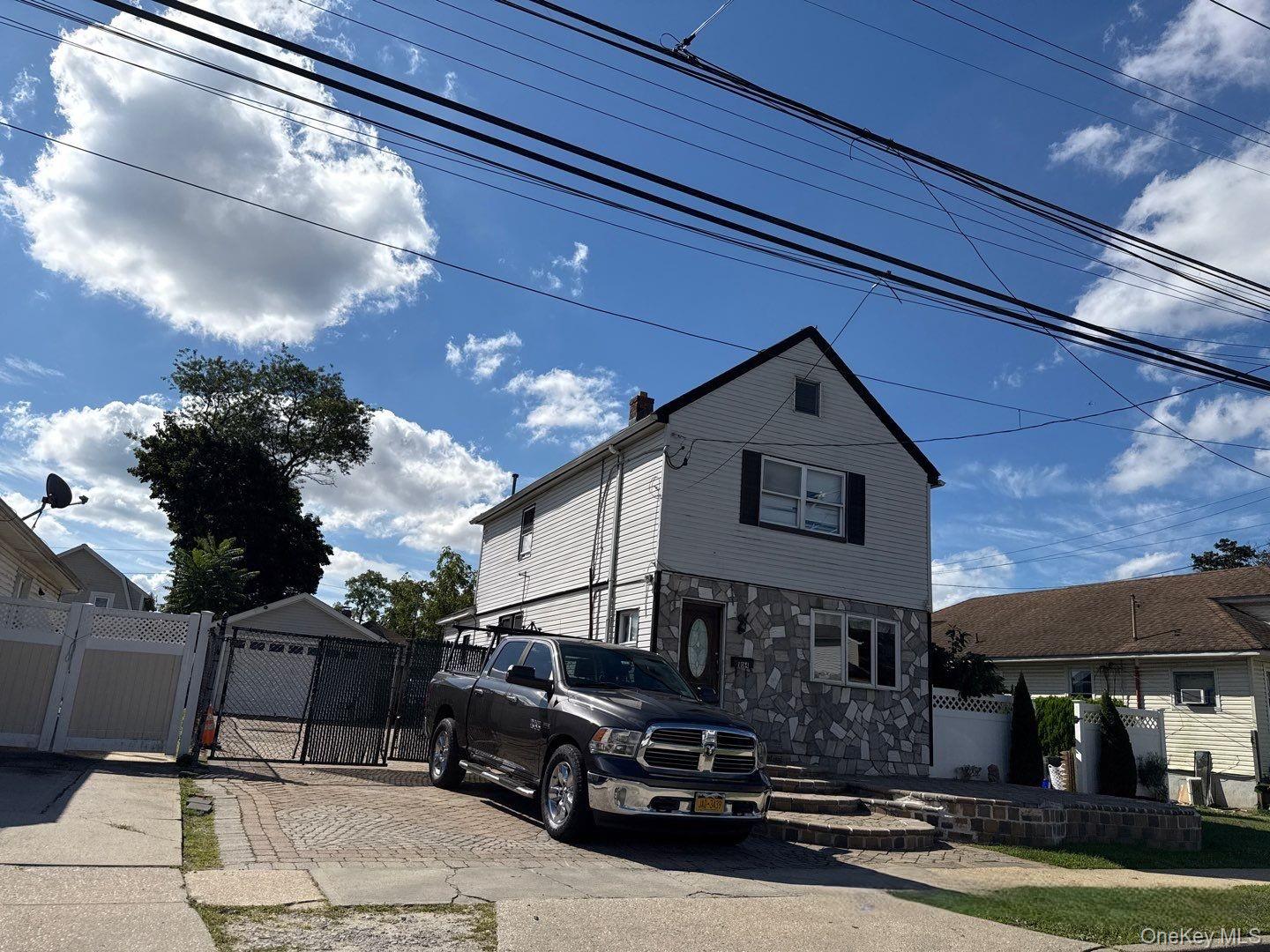 #3 photo, 104 E Pennywood Avenue, ナッソー郡 Roosevelt , NY 11575