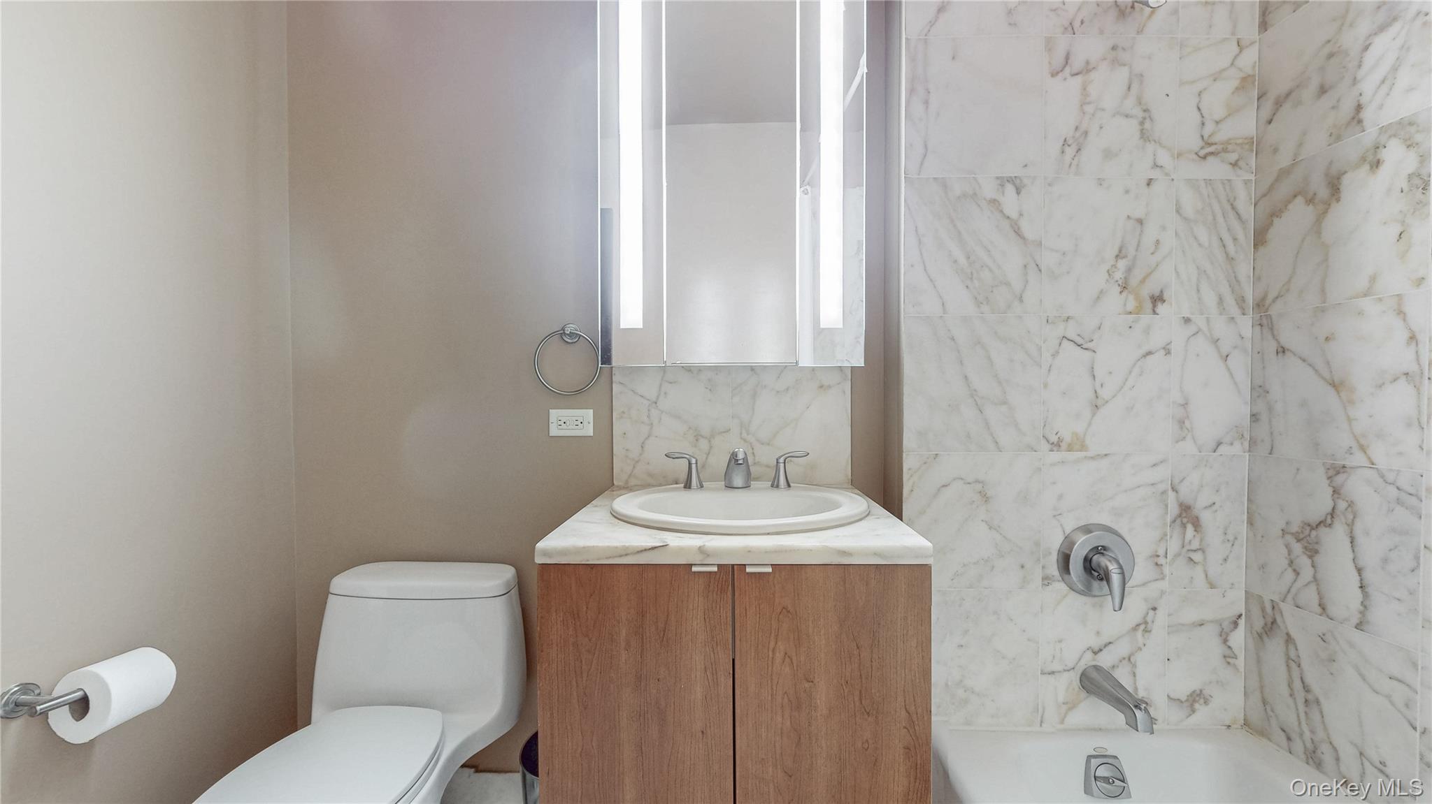 #12 photo, 10724 71st Road, クイーンズ区 Forest Hills , NY 11375