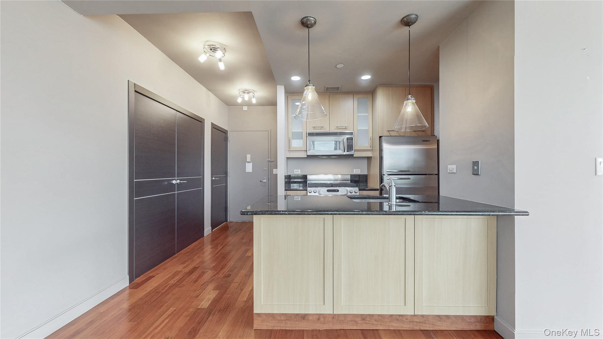 #8 photo, 10724 71st Road, クイーンズ区 Forest Hills , NY 11375