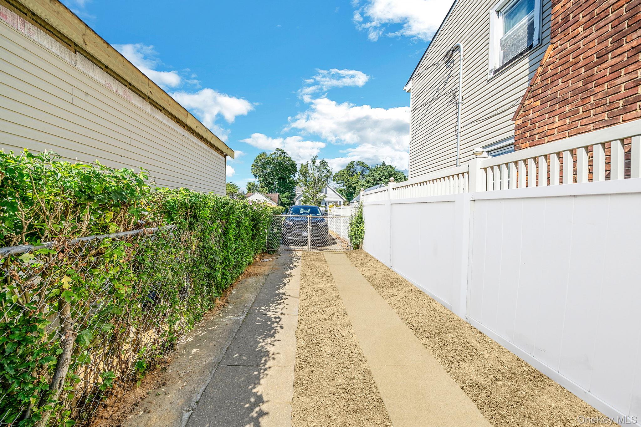 #6 photo, 173 E Seaman Avenue, नासाउ काउंटी Freeport , NY 11520