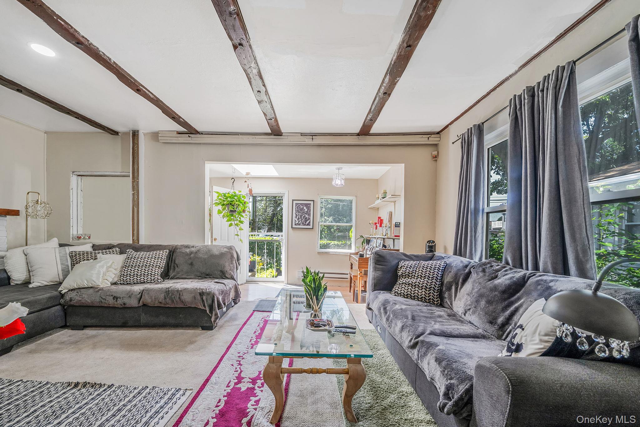 #9 photo, 173 E Seaman Avenue, नासाउ काउंटी Freeport , NY 11520